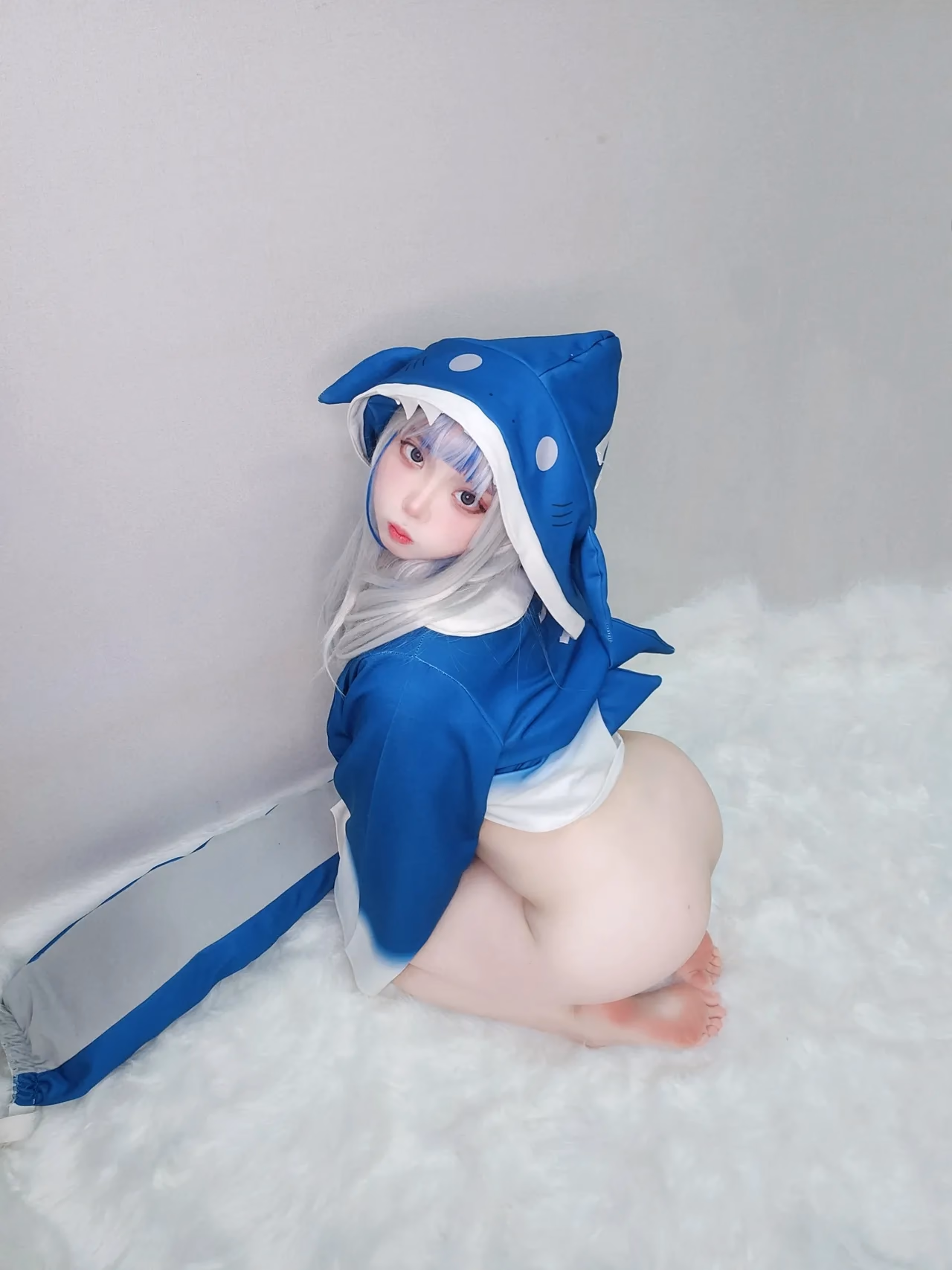 Hamumang as Gawr Gura — cosplay photo 11 of 15
