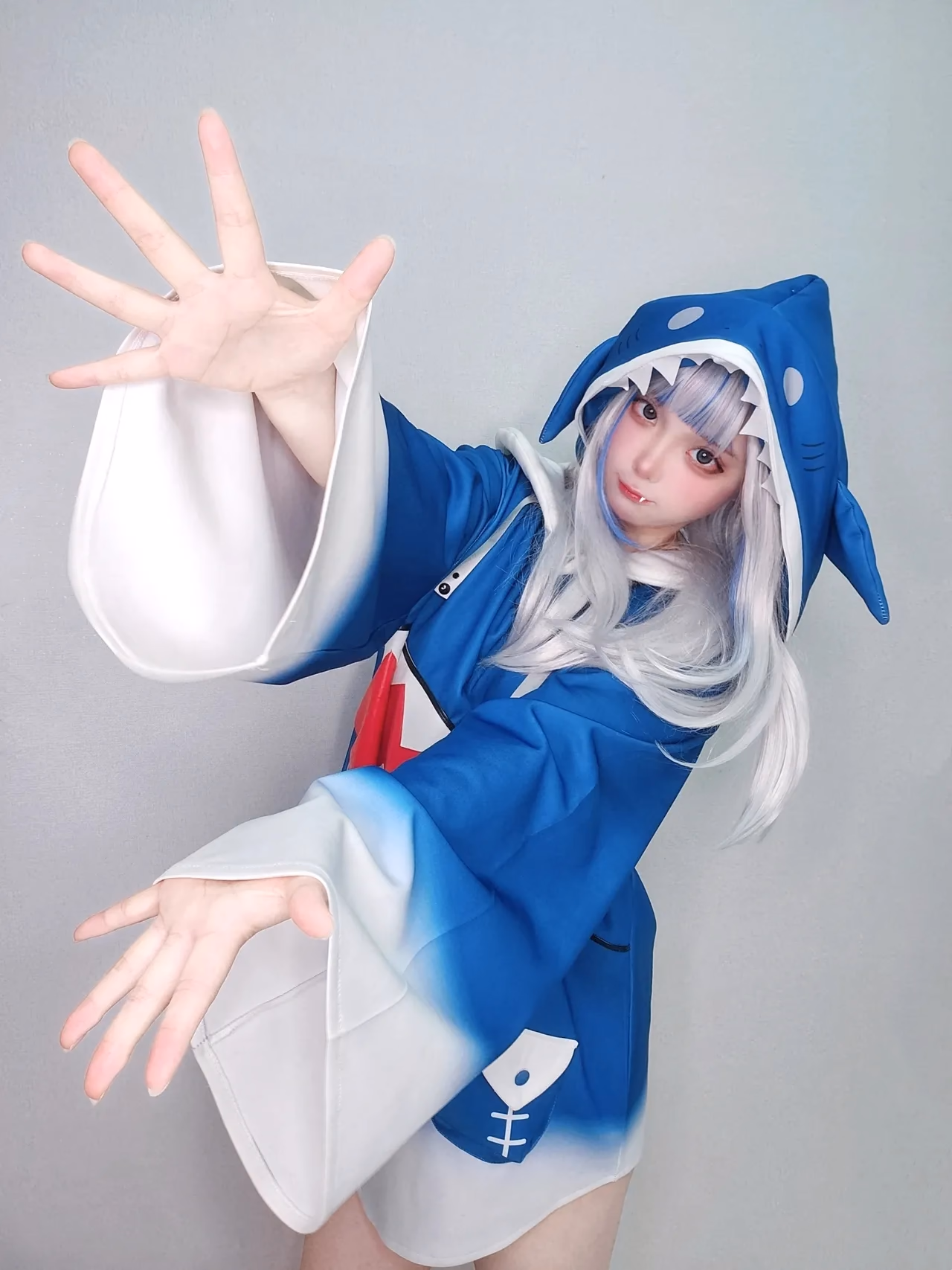 Hamumang as Gawr Gura — cosplay photo 3 of 15