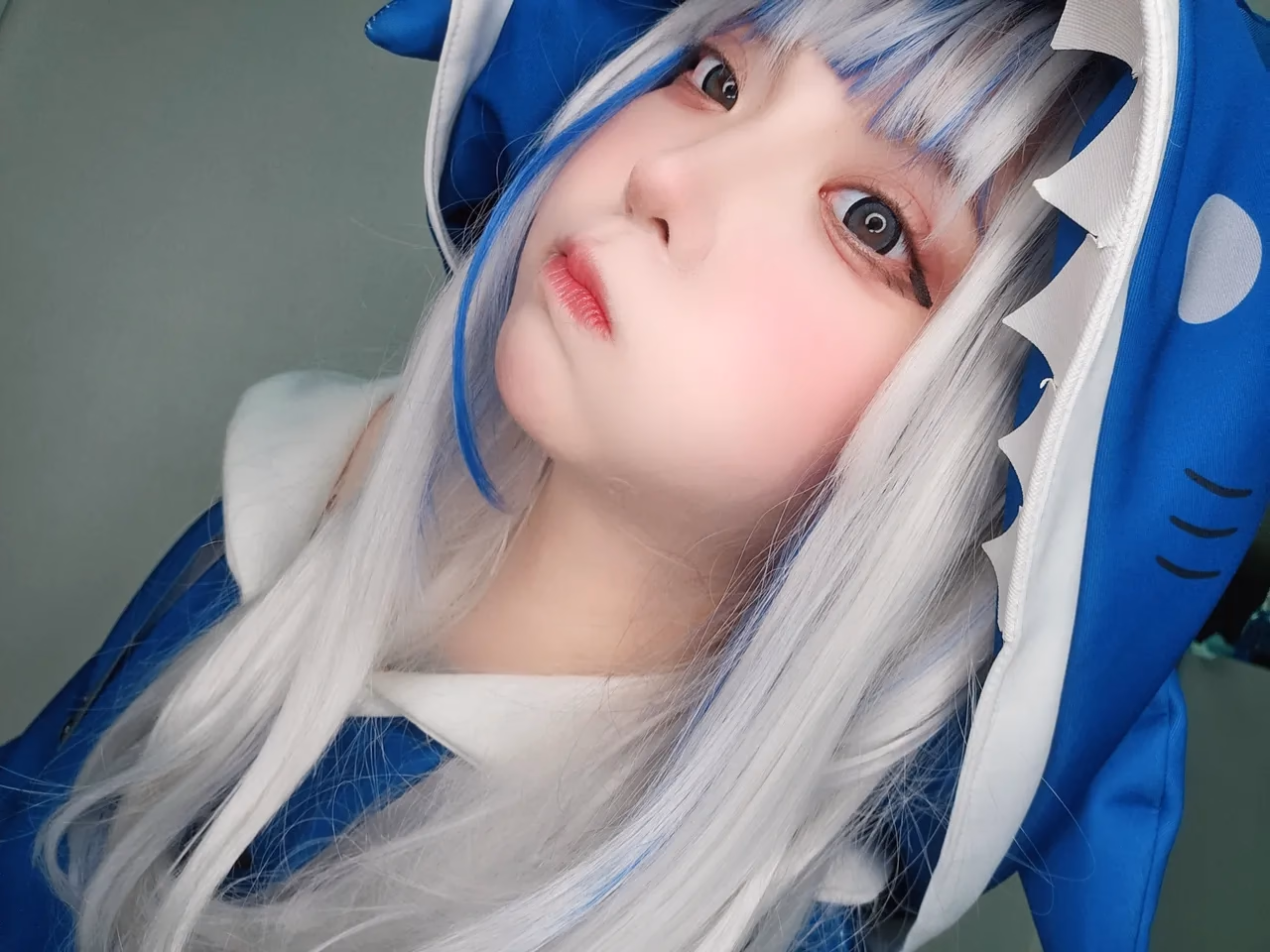 Hamumang as Gawr Gura — cosplay photo 5 of 15