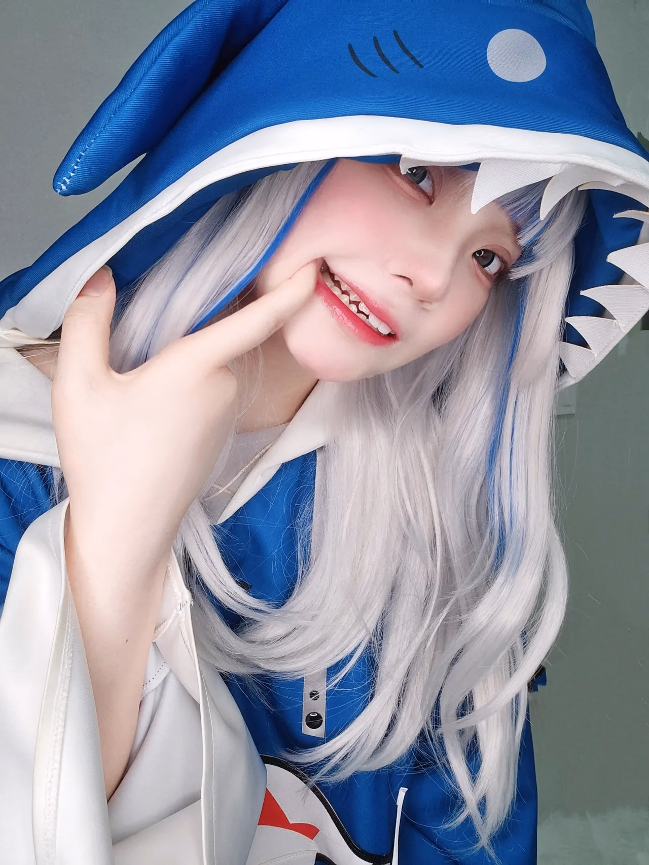 Hamumang as Gawr Gura — cosplay photo 6 of 15
