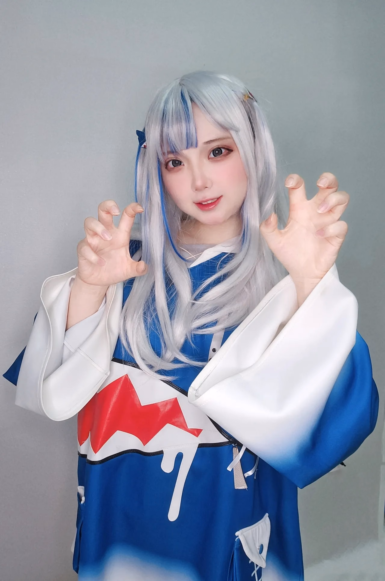 Hamumang as Gawr Gura — cosplay photo 7 of 15
