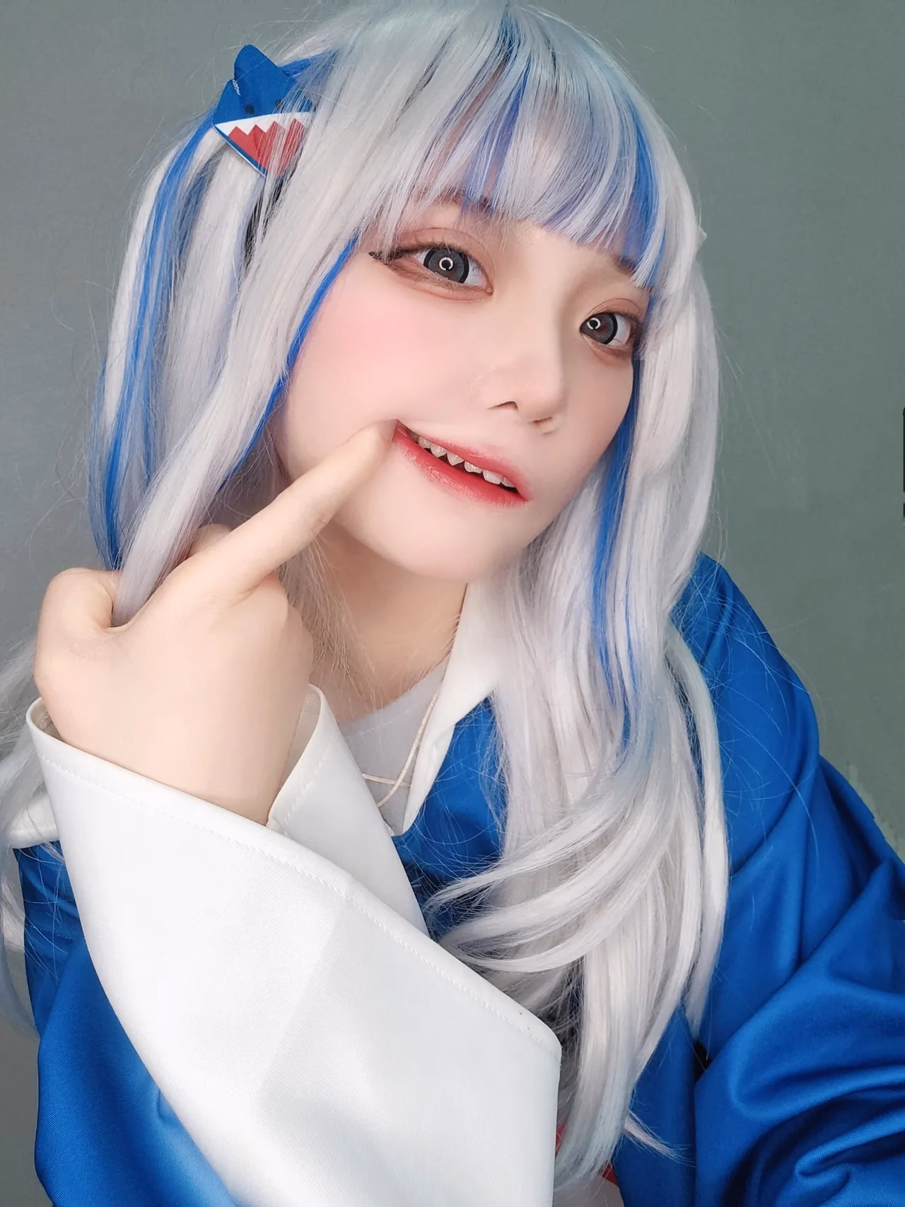 Hamumang as Gawr Gura — cosplay photo 8 of 15