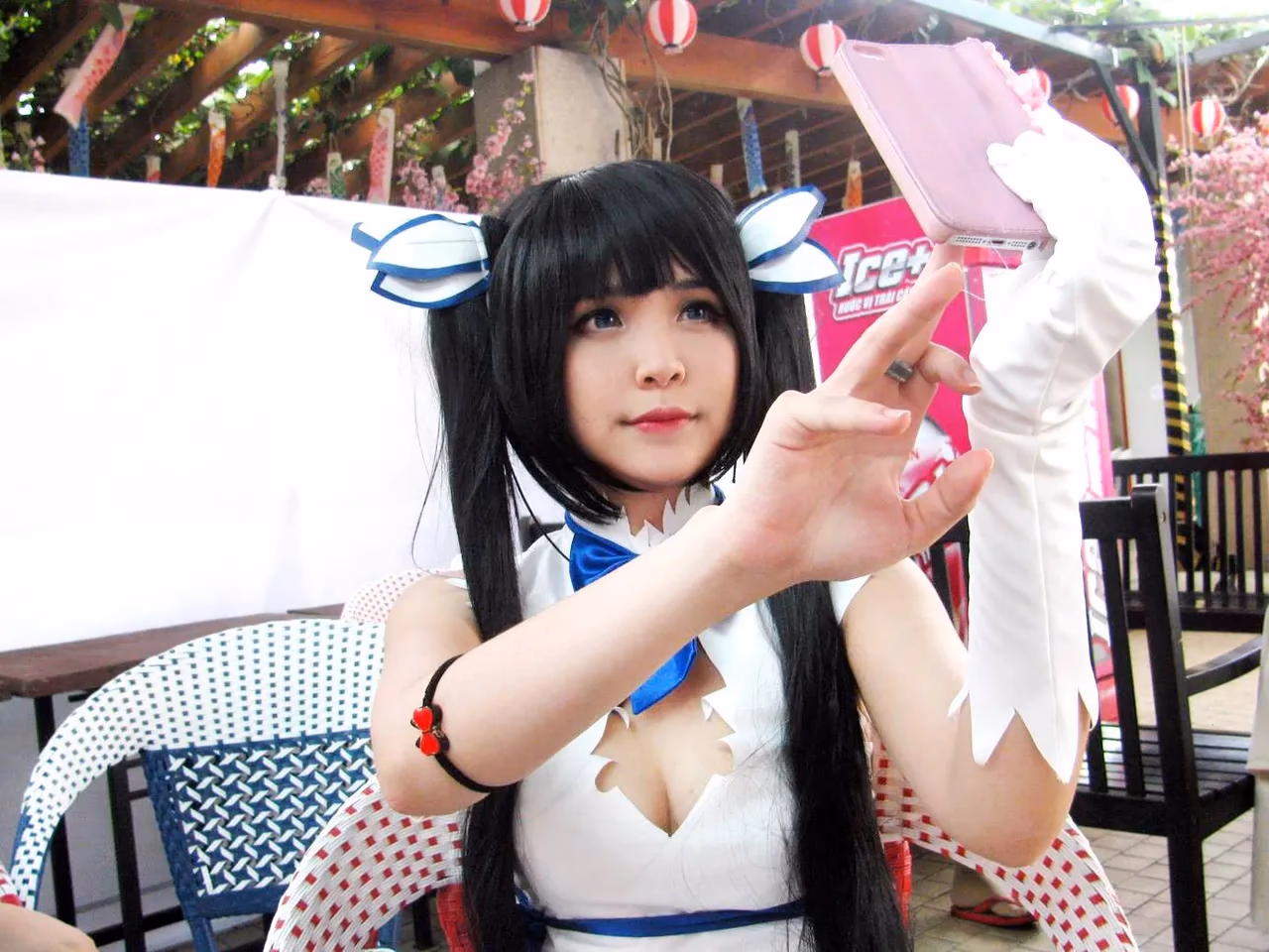 Hana Bunny as Hestia — cosplay photo 11 of 15