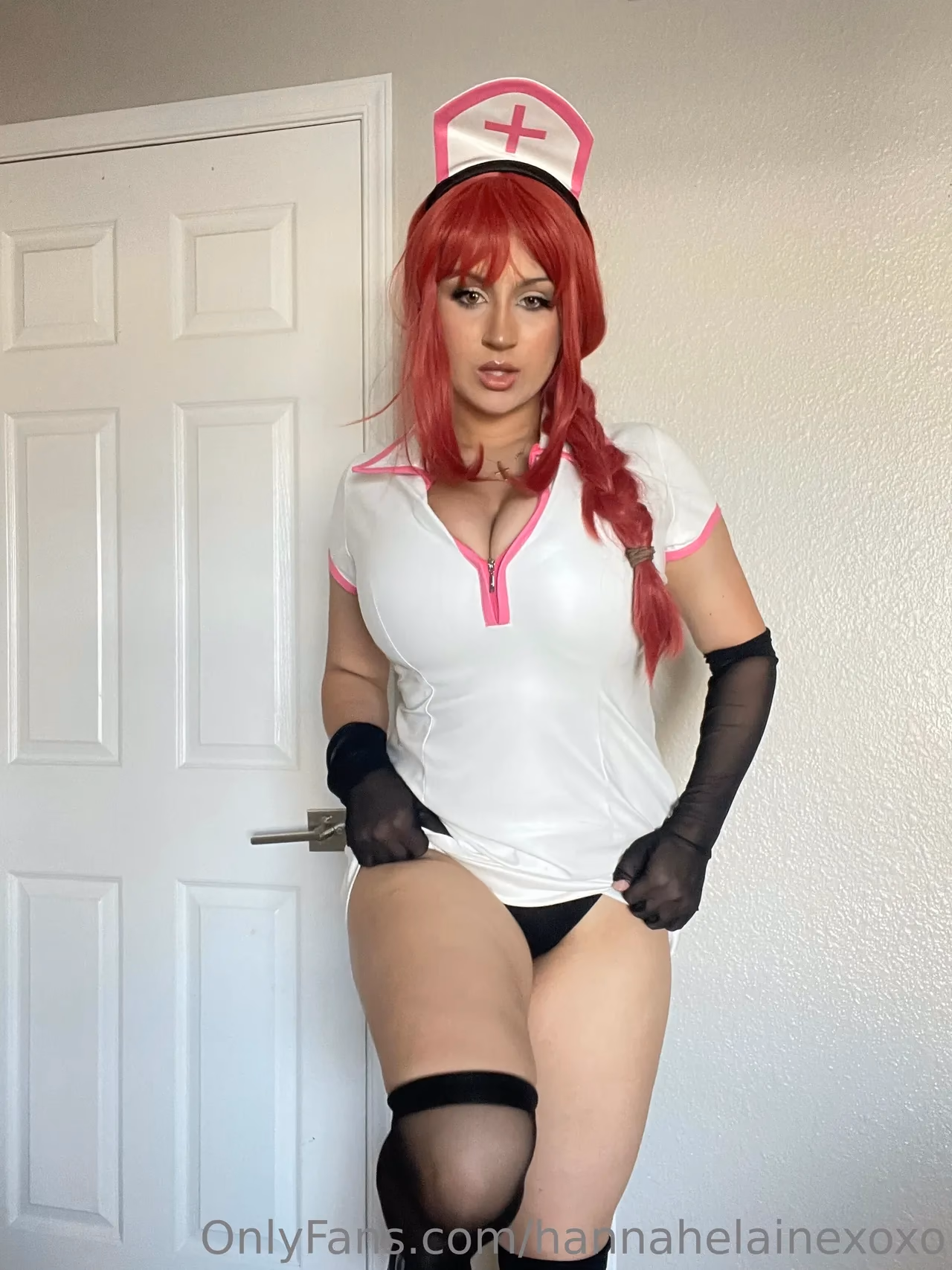 Hannah Elaine as Makima — cosplay photo 2 of 18
