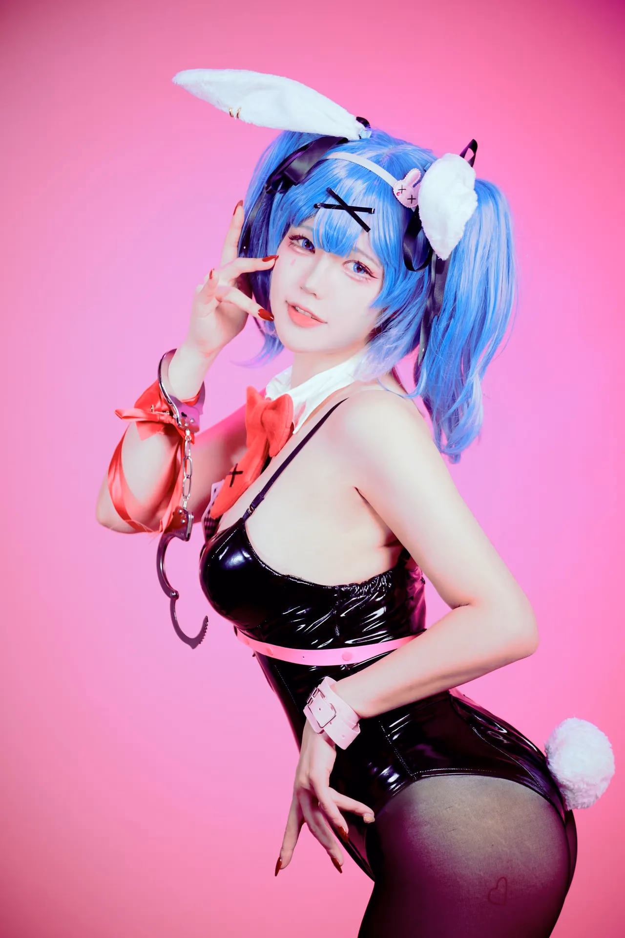HEEYA as Hatsune Miku — cosplay photo 2 of 25