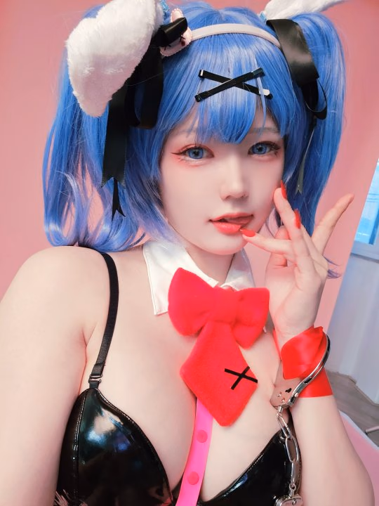 HEEYA as Hatsune Miku — cosplay photo 22 of 25