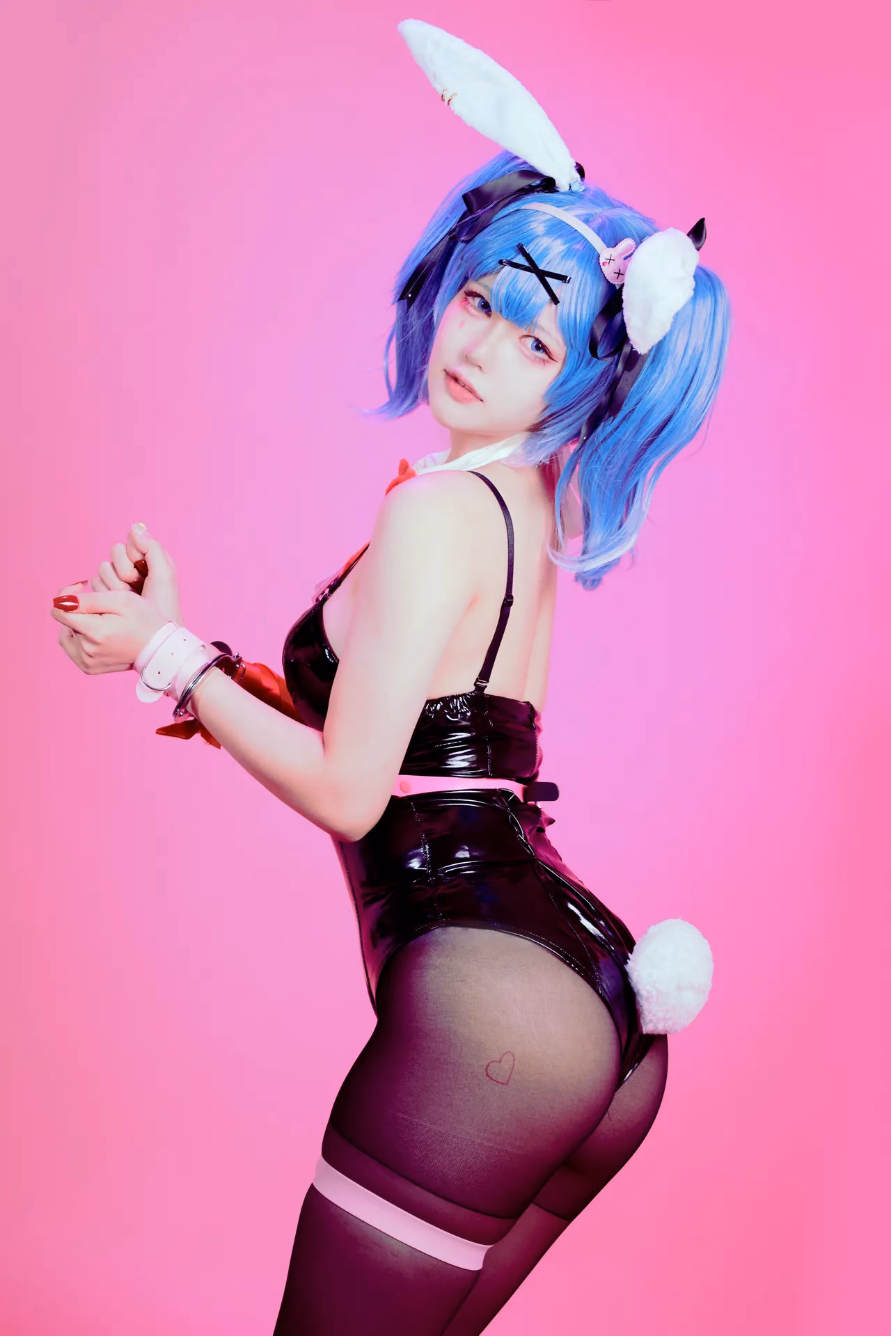 HEEYA as Hatsune Miku — cosplay photo 5 of 25