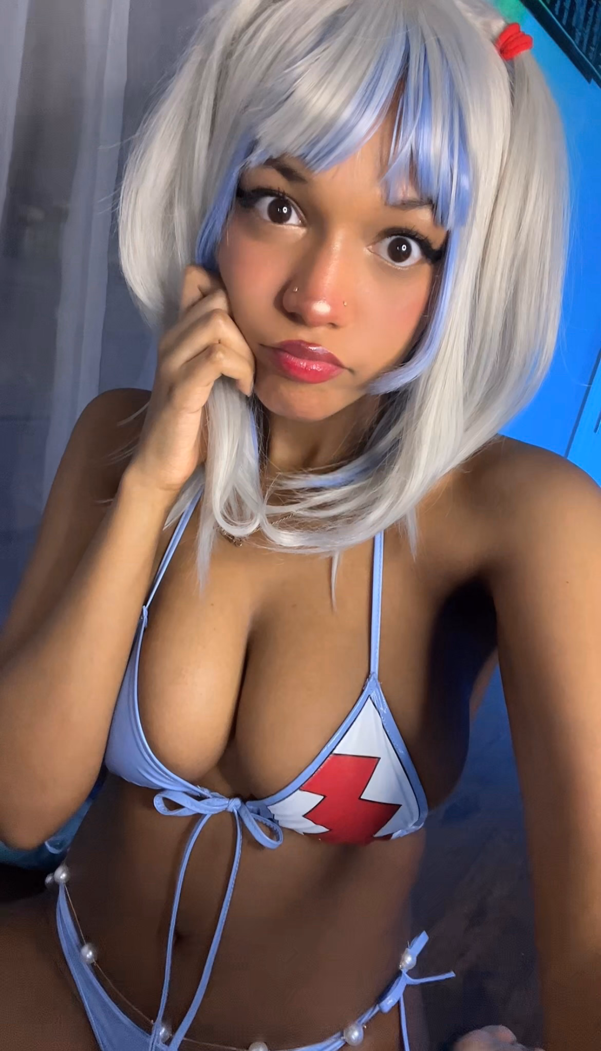 Hehe Katt as Gawr Gura — cosplay photo 23 of 35