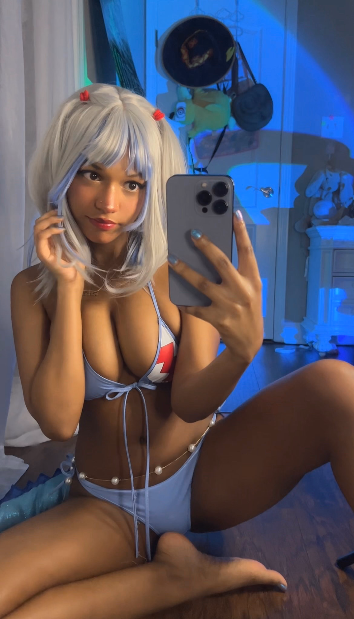 Hehe Katt as Gawr Gura — cosplay photo 7 of 35