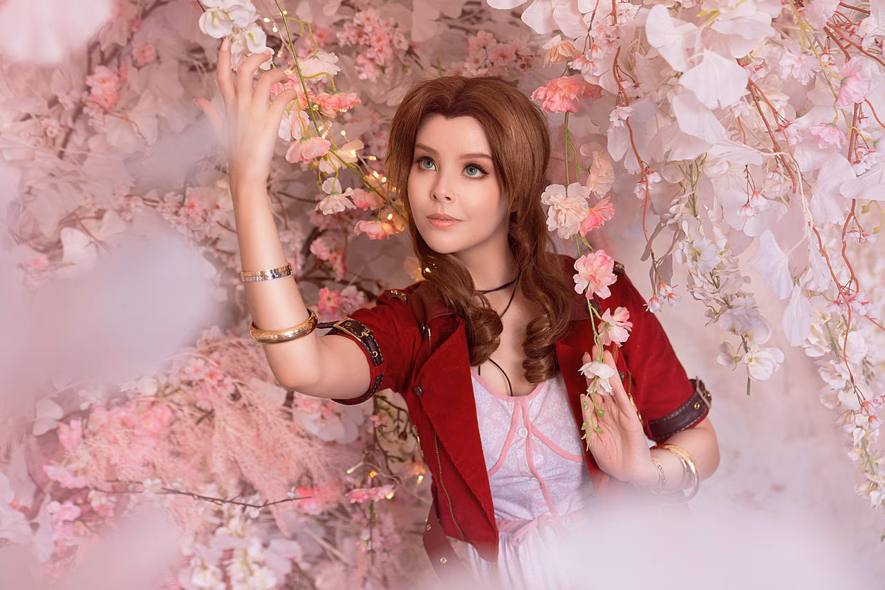 Helly von Valentine as Aerith Gainsborough — cosplay photo 2 of 35