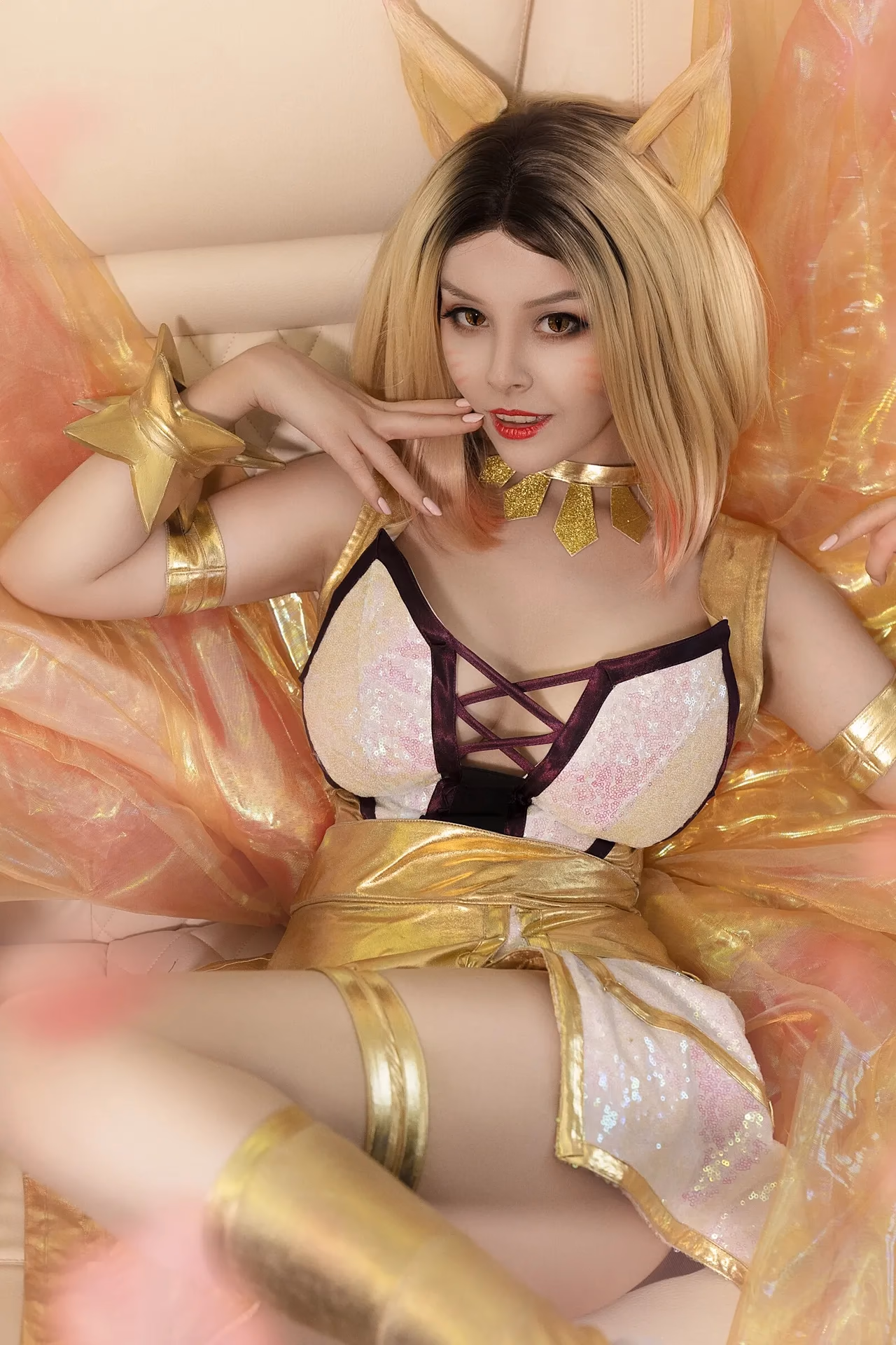 Helly von Valentine as Ahri — cosplay photo 4 of 23
