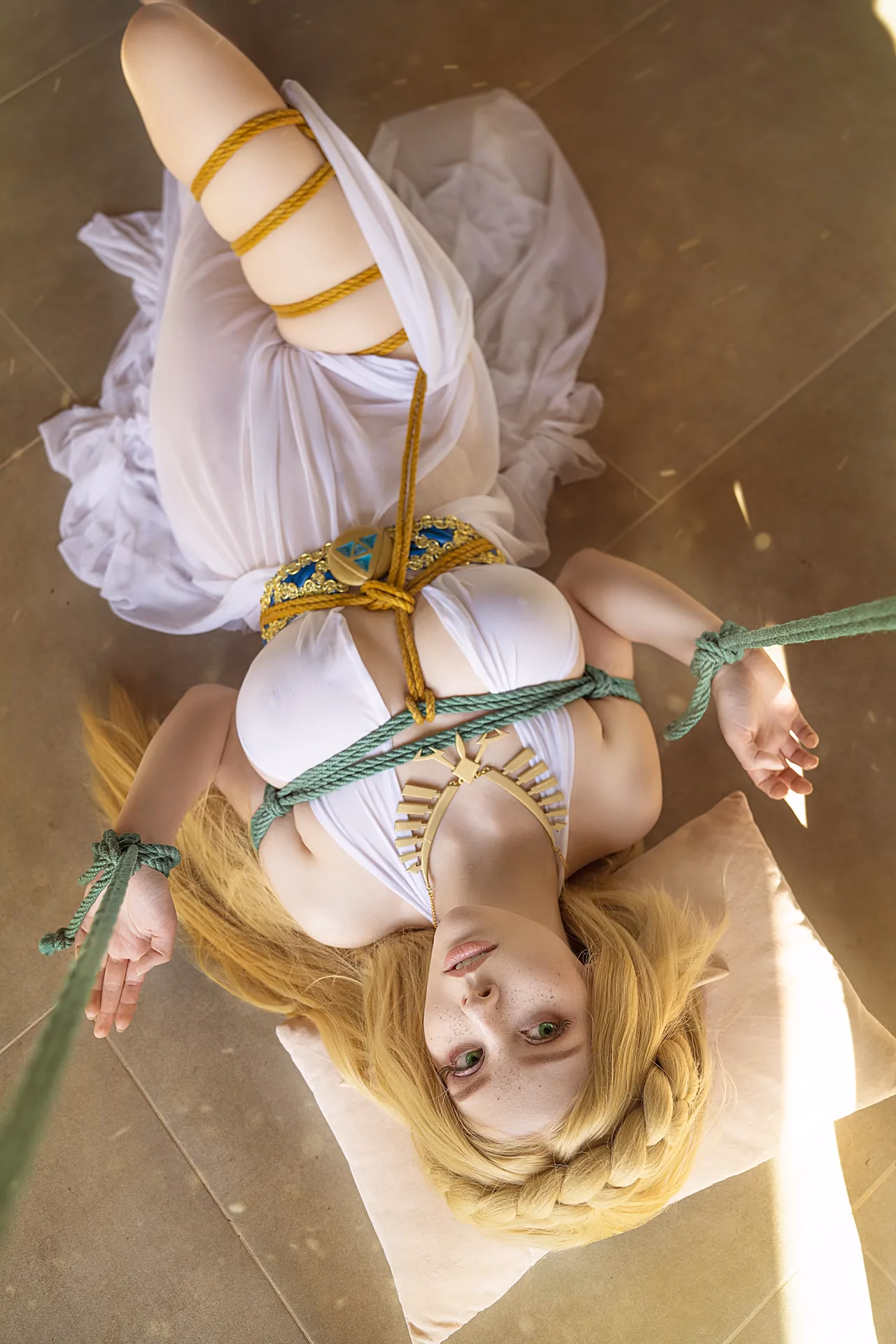 Helly von Valentine as Princess Zelda — cosplay photo 21 of 23