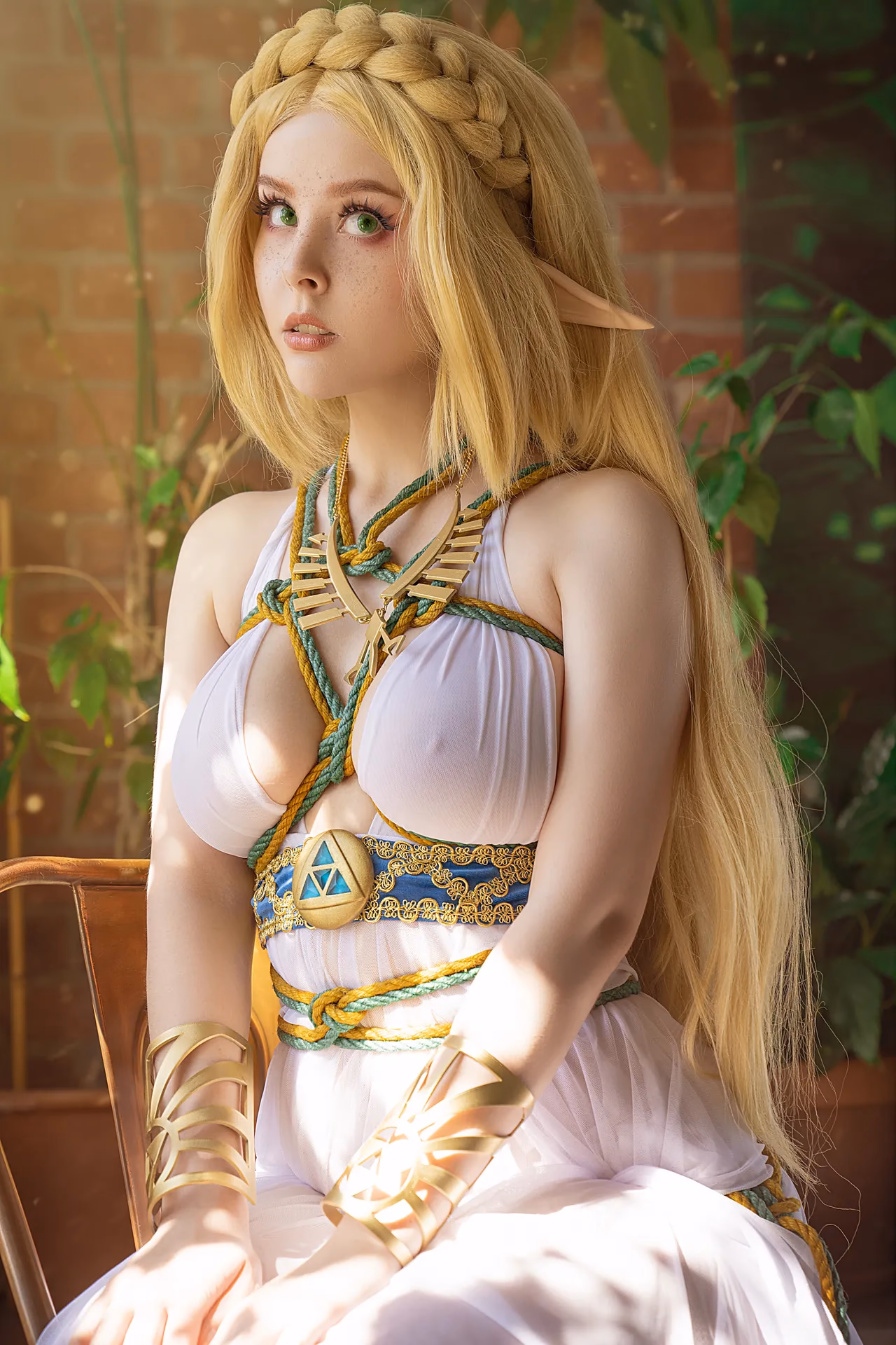 Helly von Valentine as Princess Zelda — cosplay photo 9 of 23