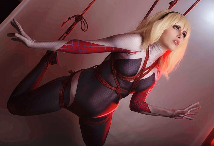 Hika as Gwen Stacy — cosplay photo 4 of 10