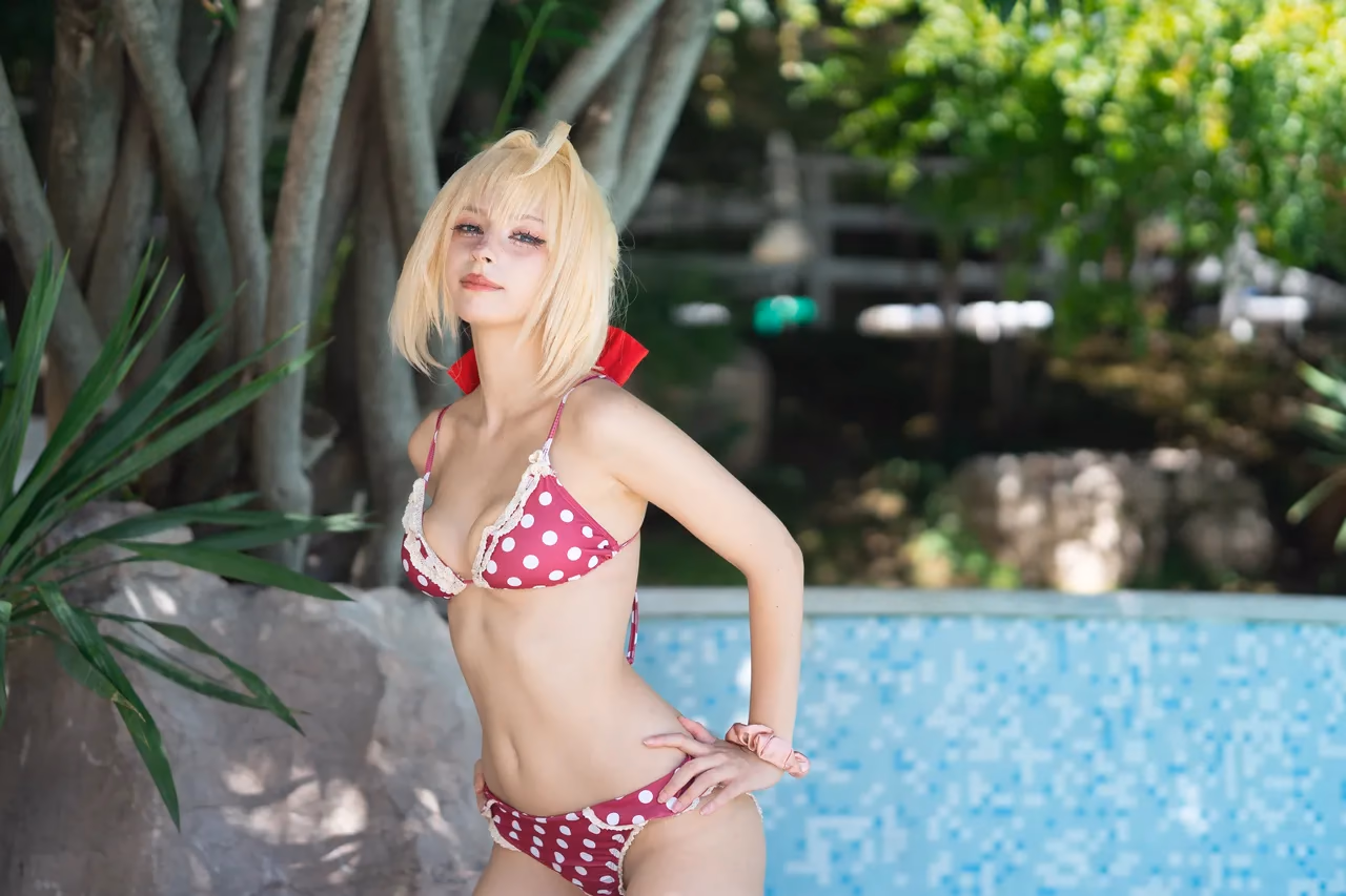 Himee.lily as Nero Claudius — cosplay photo 2 of 44
