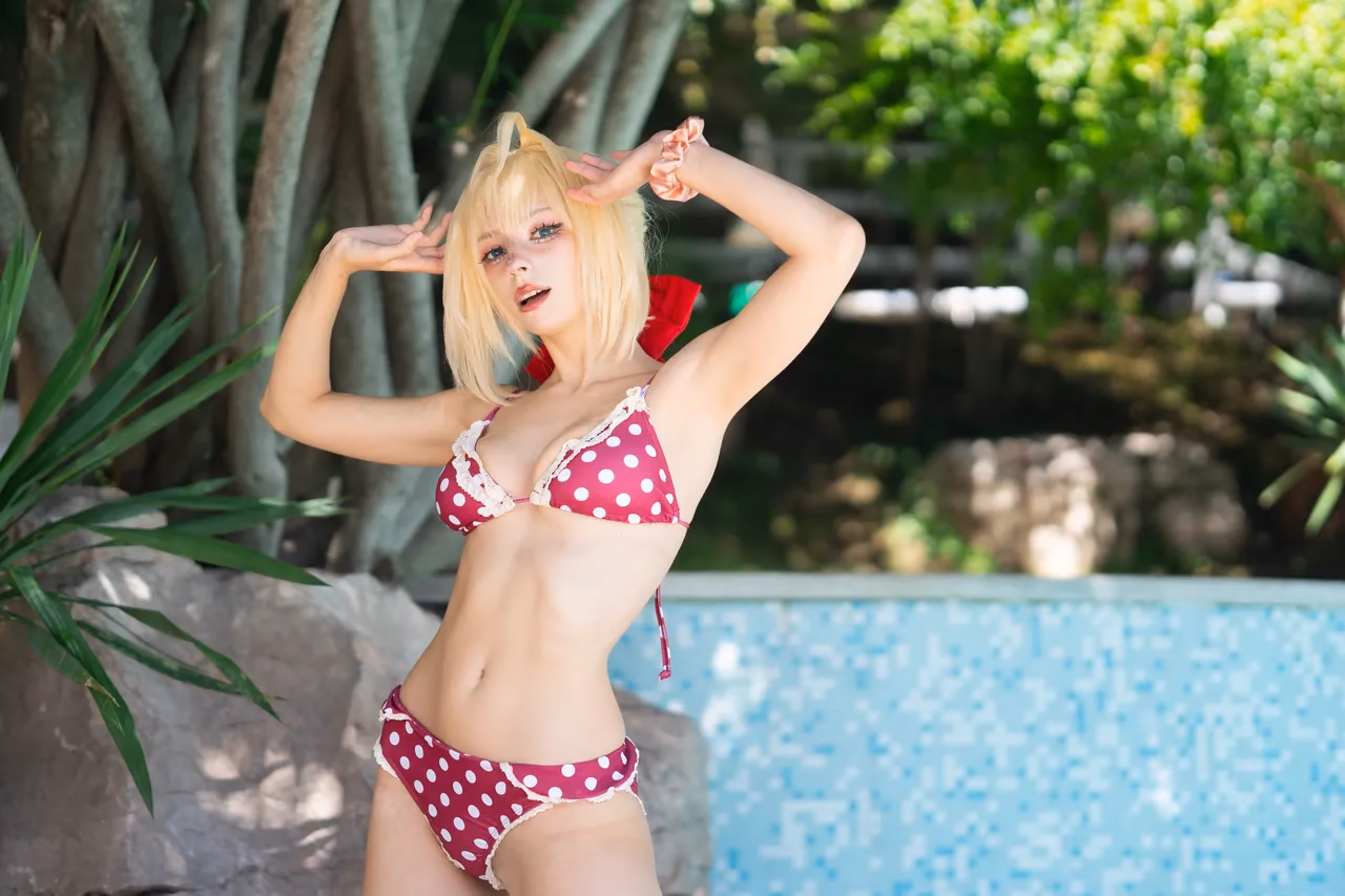 Himee.lily as Nero Claudius — cosplay photo 33 of 44