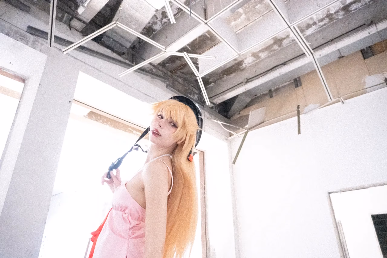 Himee.lily as Shinobu Oshino — cosplay photo 14 of 100