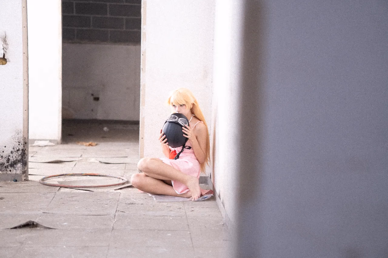 Himee.lily as Shinobu Oshino — cosplay photo 19 of 100