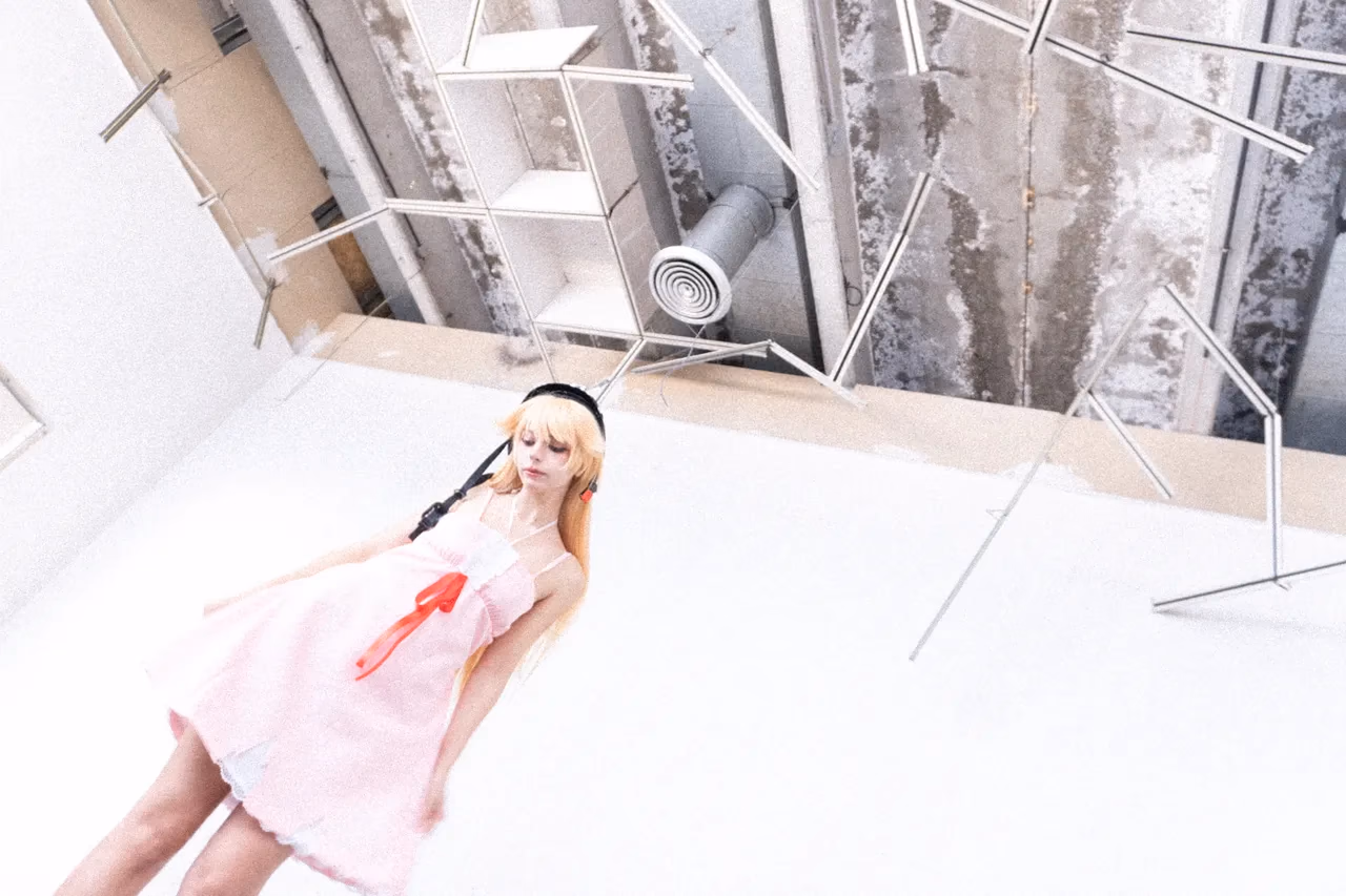 Himee.lily as Shinobu Oshino — cosplay photo 37 of 100
