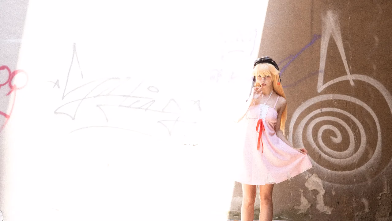 Himee.lily as Shinobu Oshino — cosplay photo 48 of 100