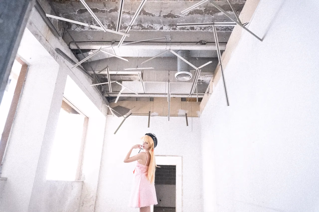 Himee.lily as Shinobu Oshino — cosplay photo 55 of 100