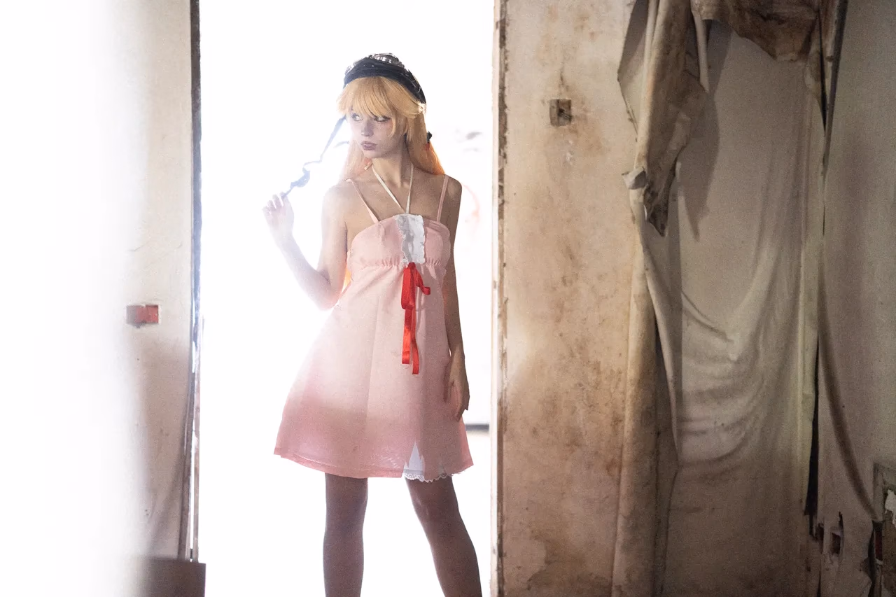 Himee.lily as Shinobu Oshino — cosplay photo 61 of 100