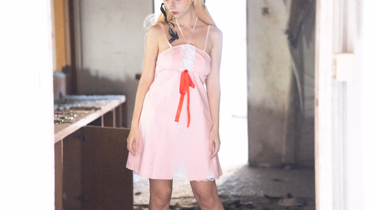 Himee.lily as Shinobu Oshino — cosplay photo 73 of 100
