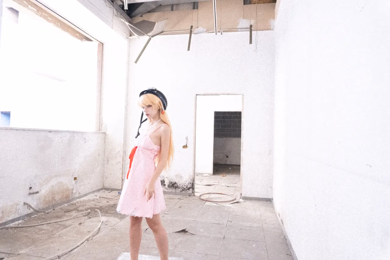 Himee.lily as Shinobu Oshino — cosplay photo 93 of 100