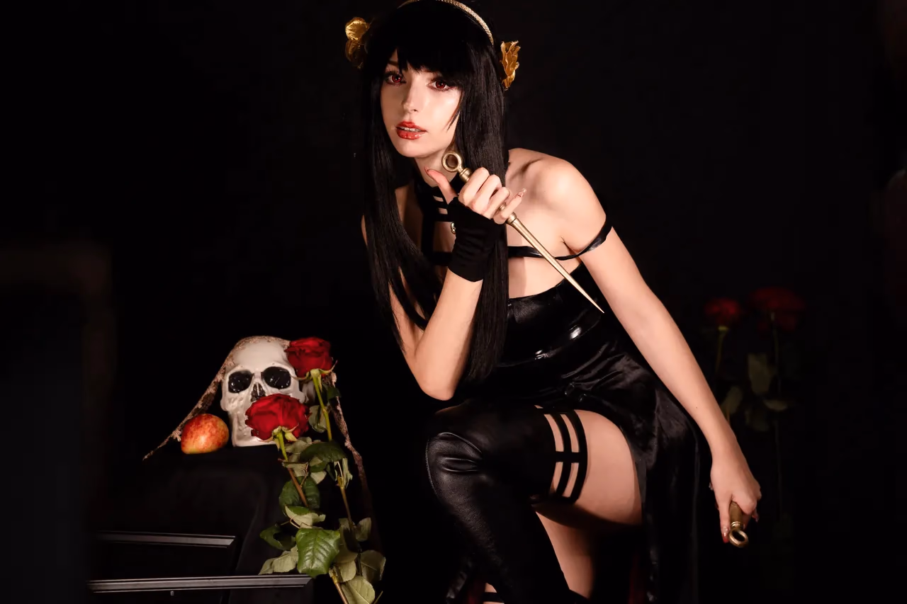 Himee.lily as Yor Forger — cosplay photo 2 of 50