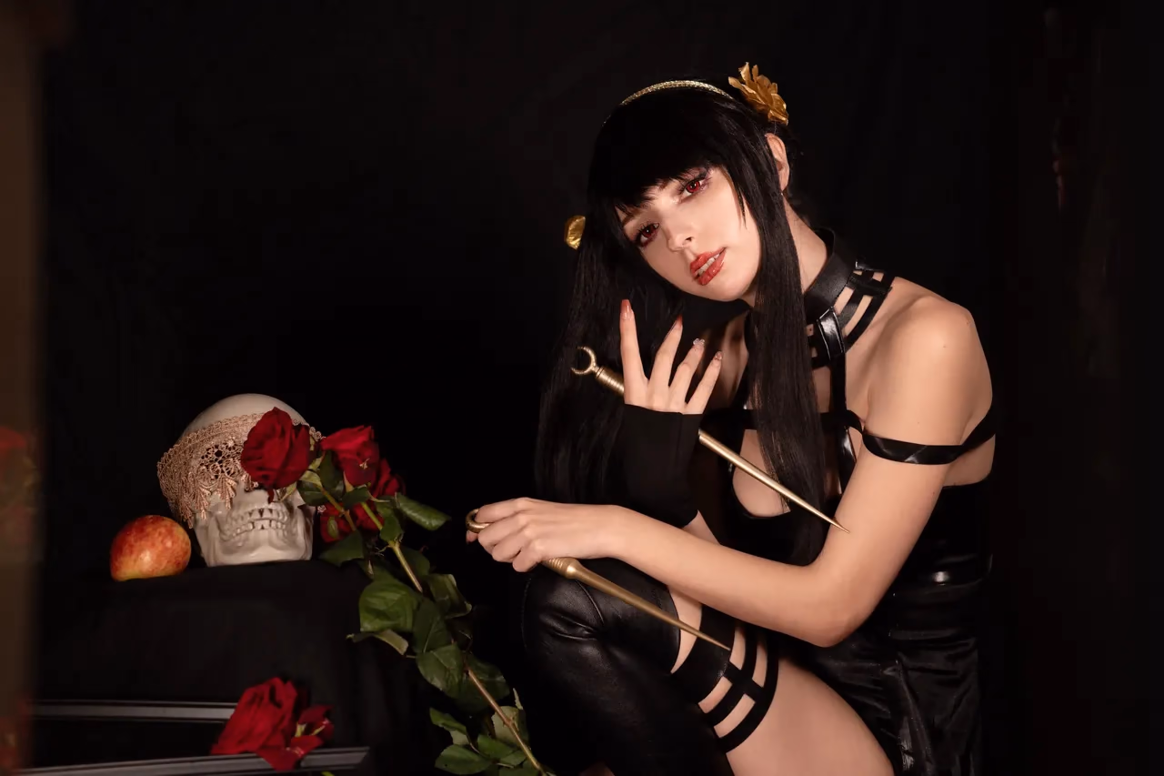Himee.lily as Yor Forger — cosplay photo 41 of 50