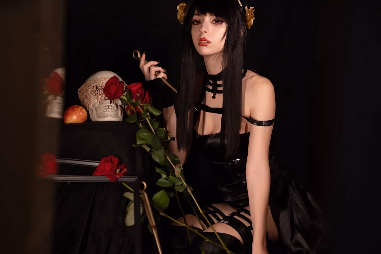 Himee.lily as Yor Forger — cosplay photo 43 of 50