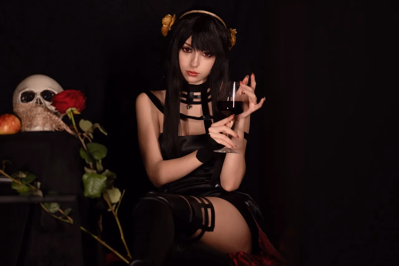 Himee.lily as Yor Forger — cosplay photo 46 of 50