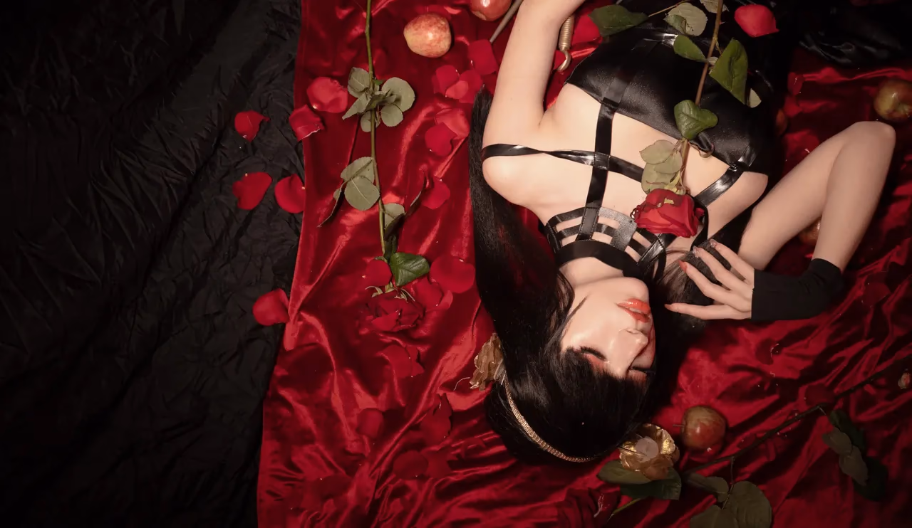 Himee.lily as Yor Forger — cosplay photo 9 of 50