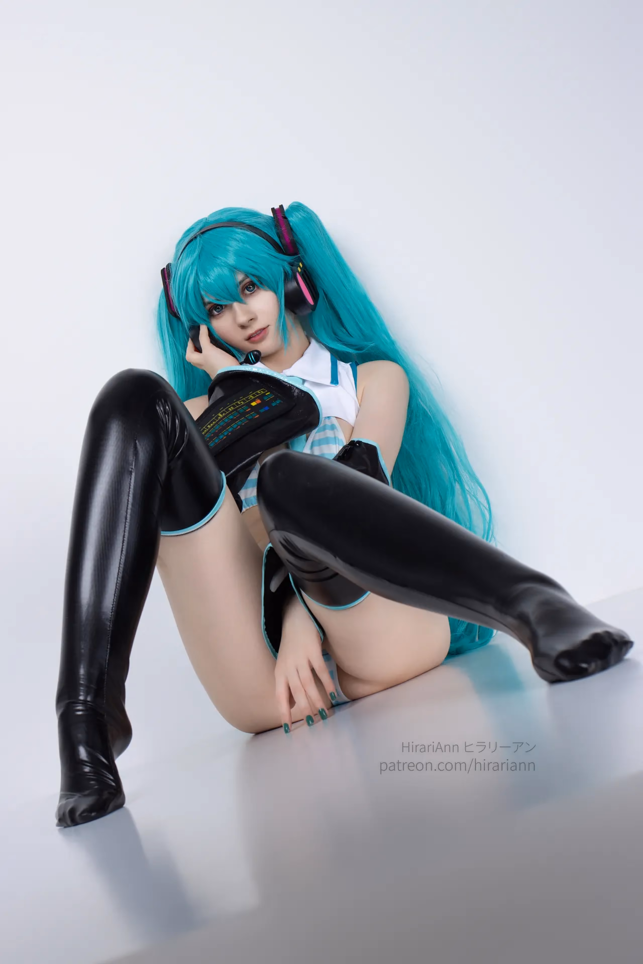 HirariAnn as Hatsune Miku — cosplay photo 113 of 115