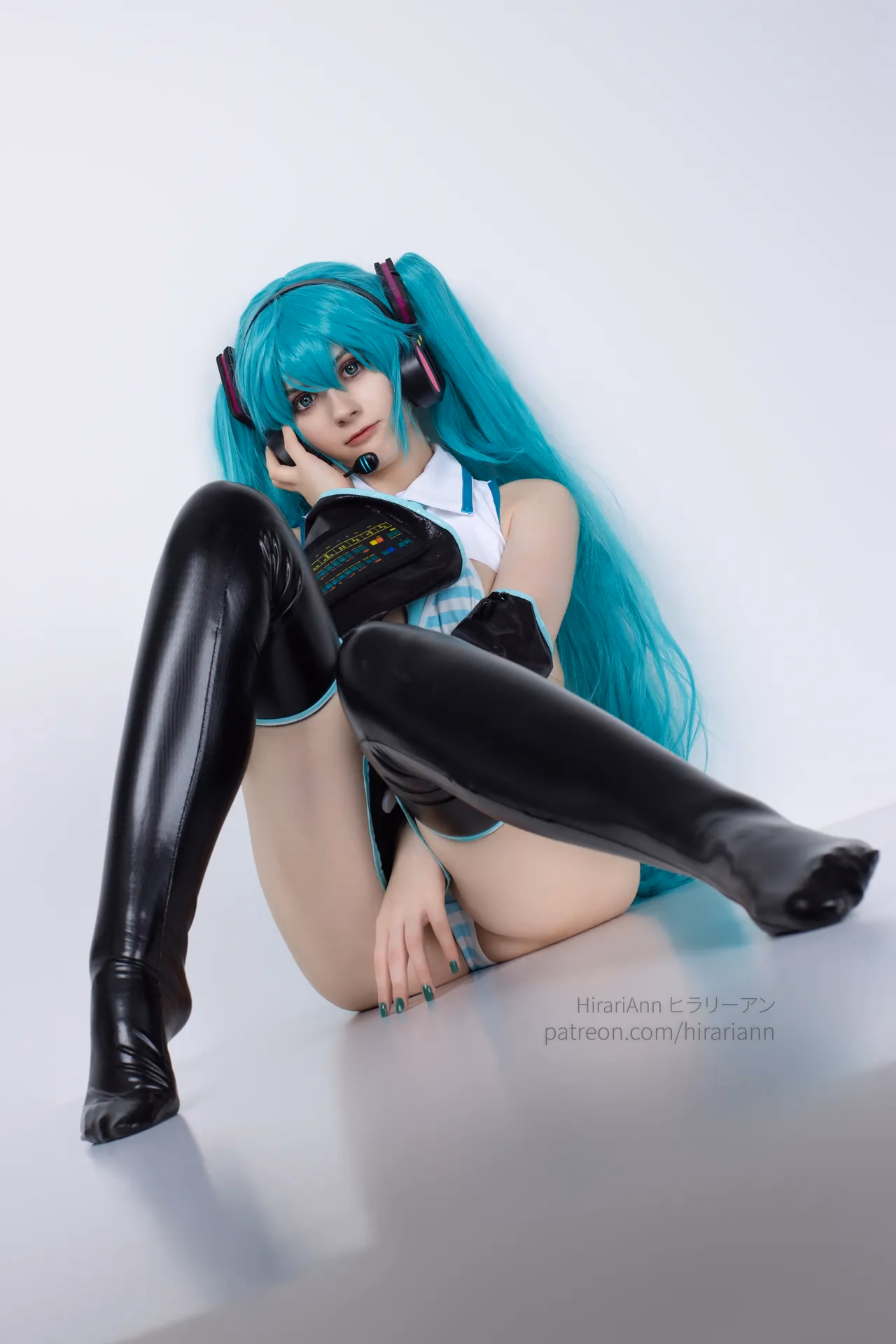 HirariAnn as Hatsune Miku — cosplay photo 114 of 115
