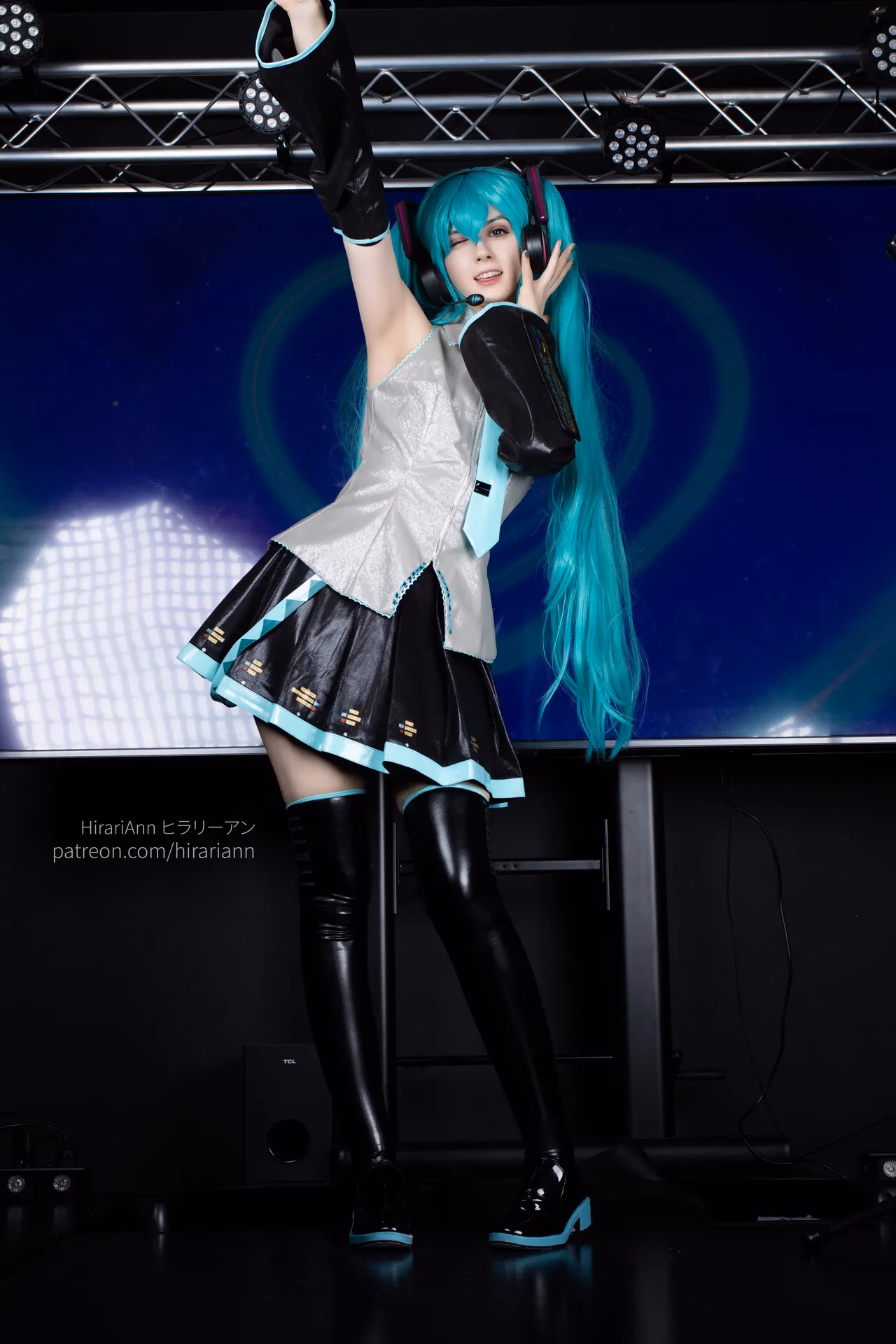 HirariAnn as Hatsune Miku — cosplay photo 12 of 115