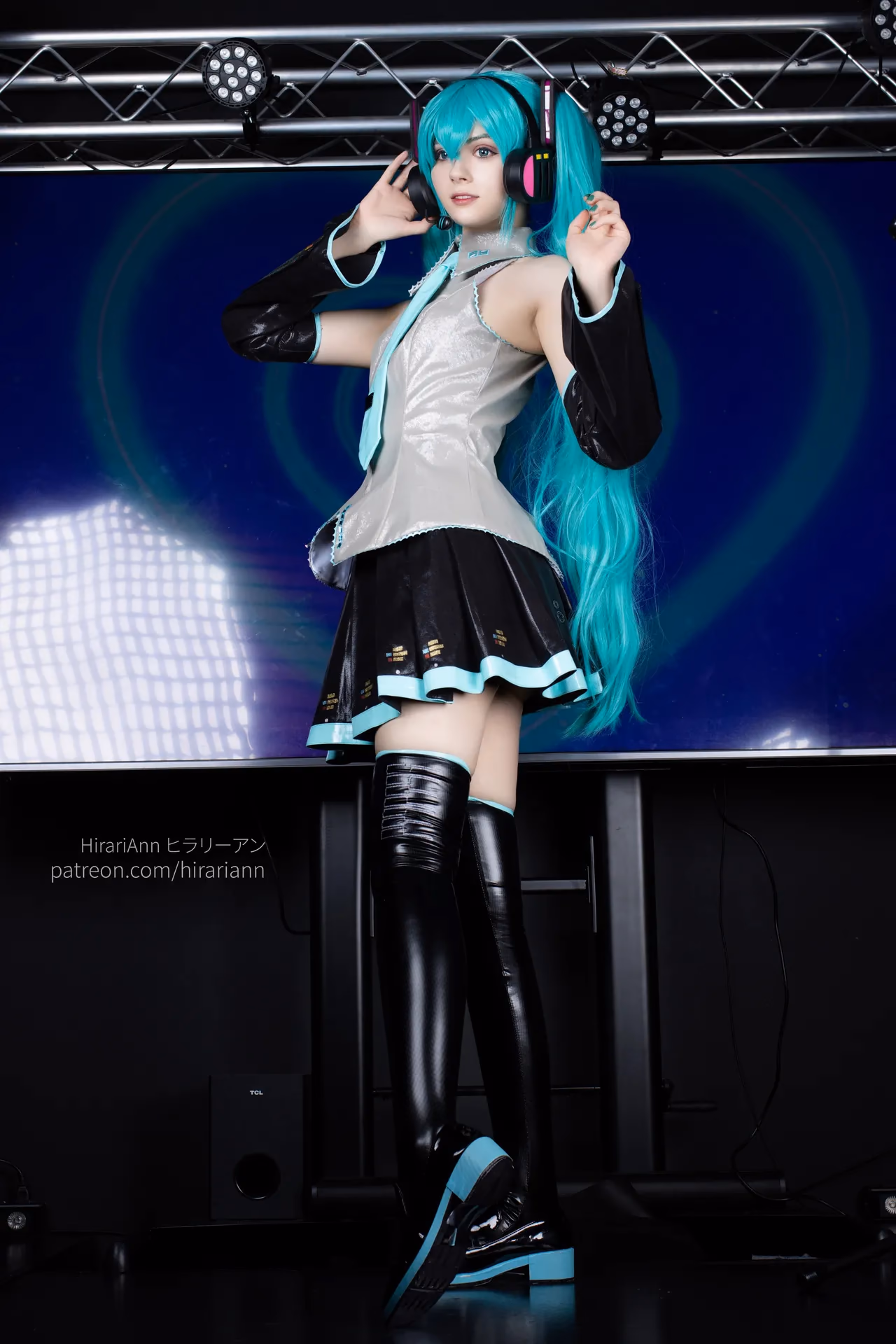 HirariAnn as Hatsune Miku — cosplay photo 13 of 115