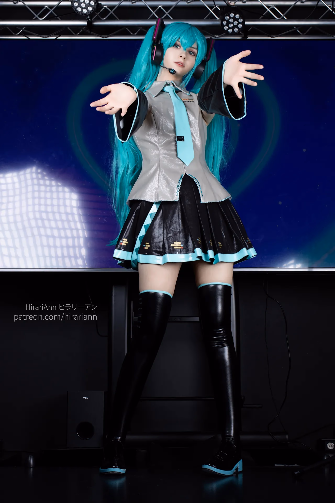 HirariAnn as Hatsune Miku — cosplay photo 14 of 115
