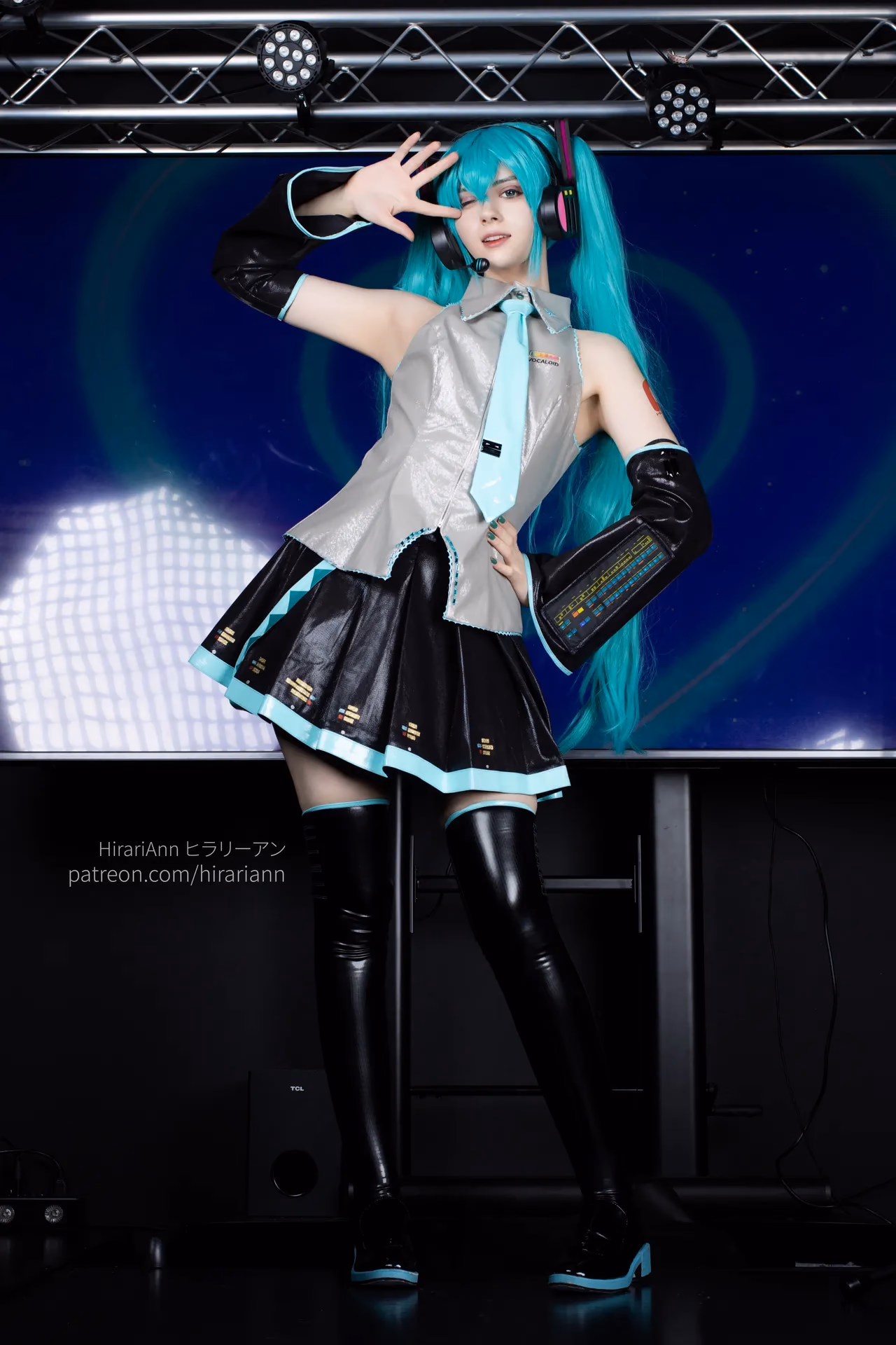 HirariAnn as Hatsune Miku — cosplay photo 16 of 115