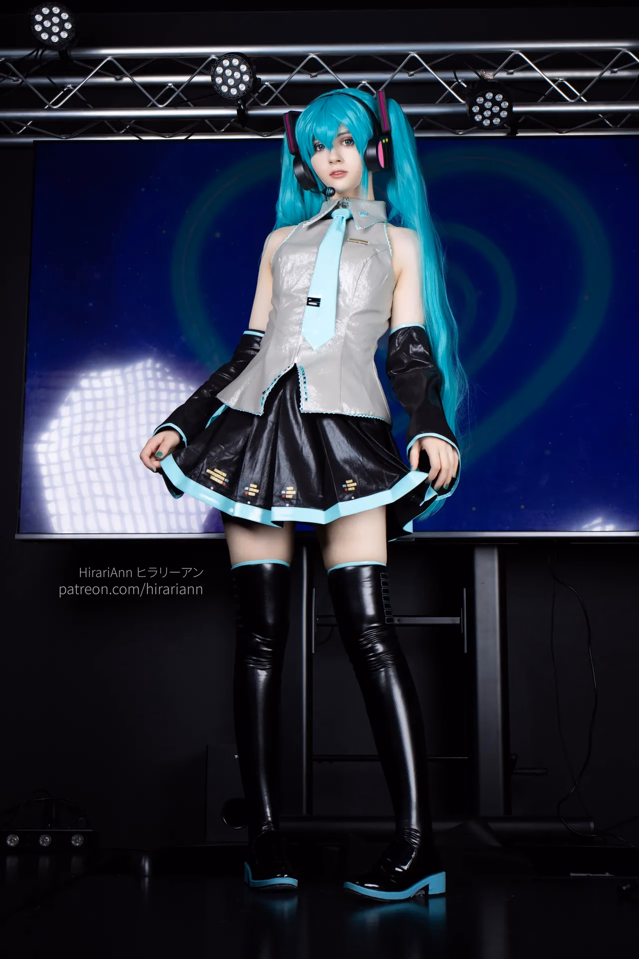 HirariAnn as Hatsune Miku — cosplay photo 18 of 115