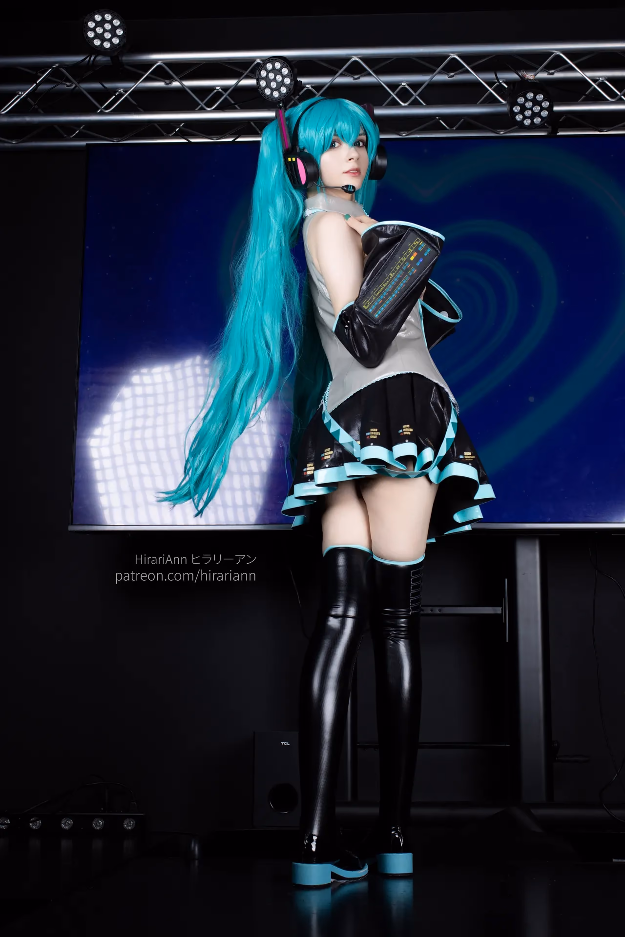 HirariAnn as Hatsune Miku — cosplay photo 19 of 115
