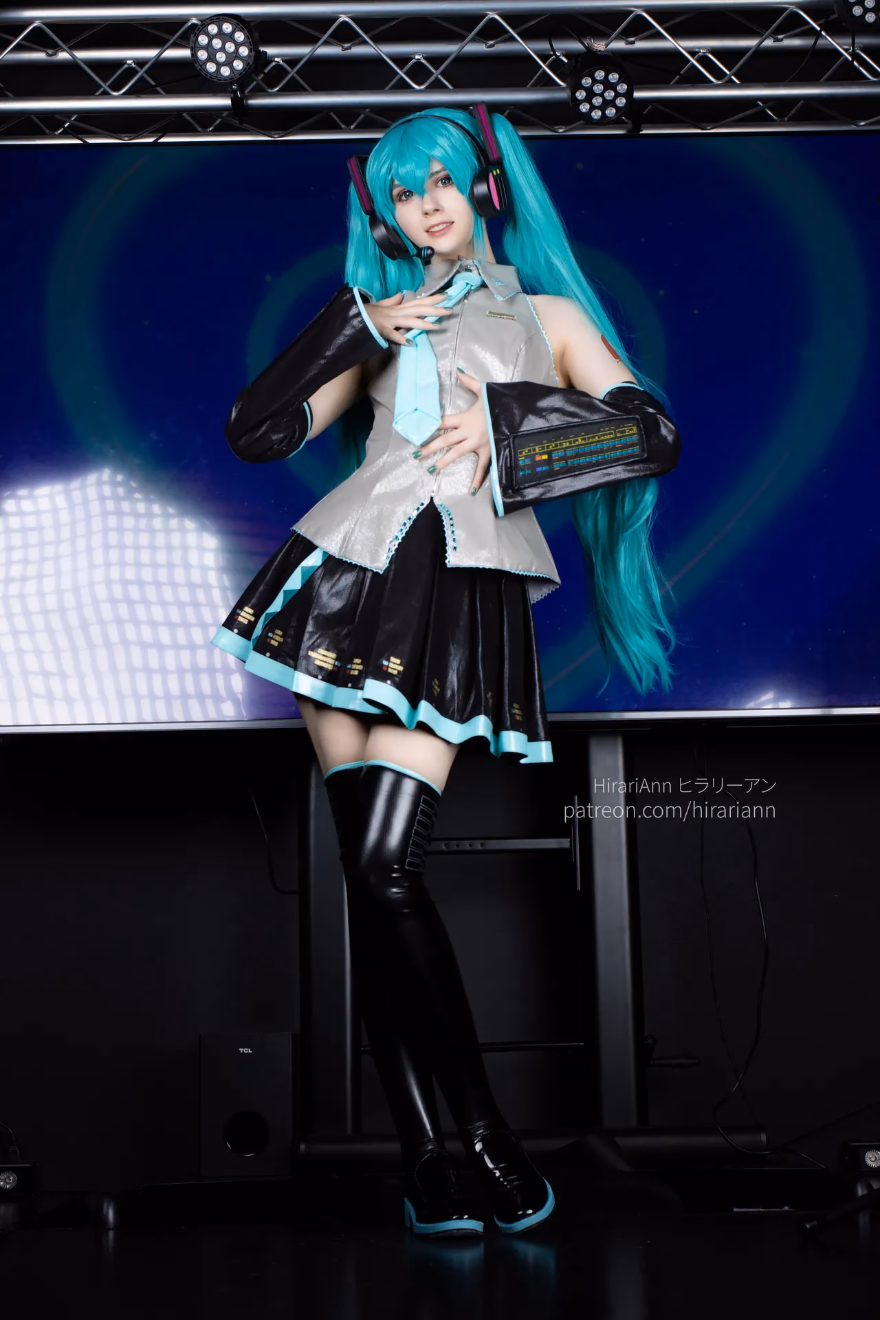 HirariAnn as Hatsune Miku — cosplay photo 21 of 115