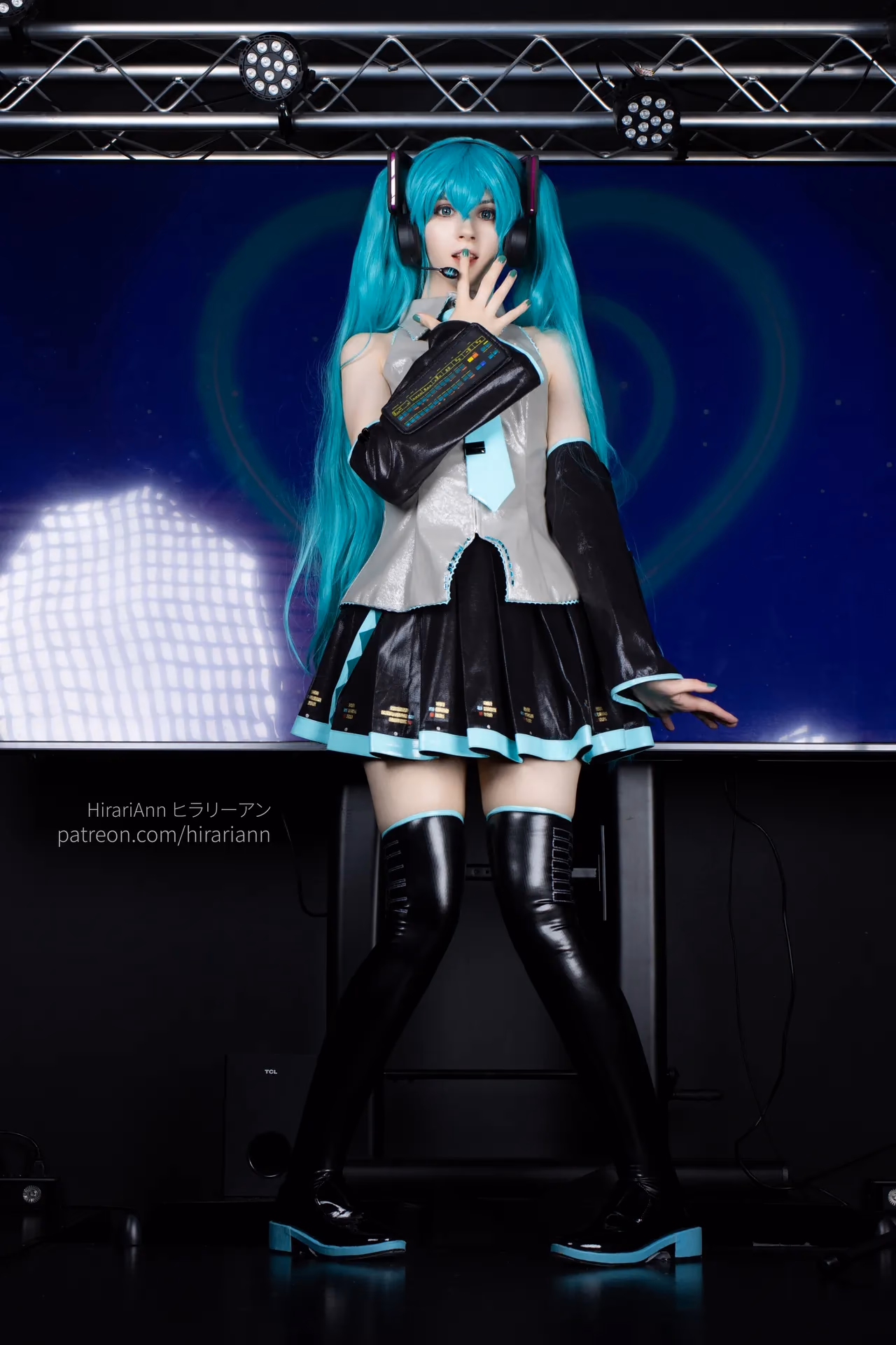 HirariAnn as Hatsune Miku — cosplay photo 23 of 115