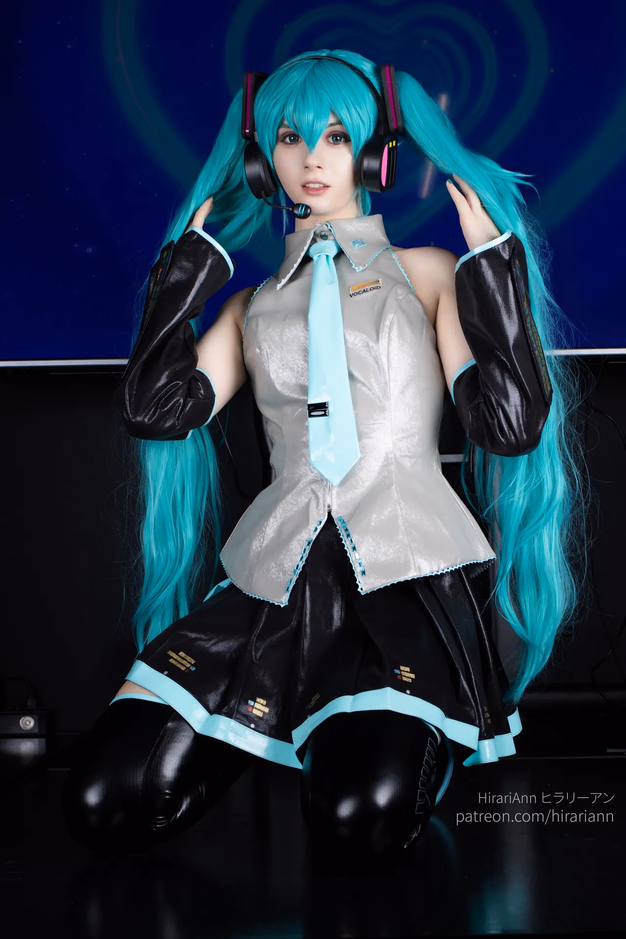 HirariAnn as Hatsune Miku — cosplay photo 24 of 115