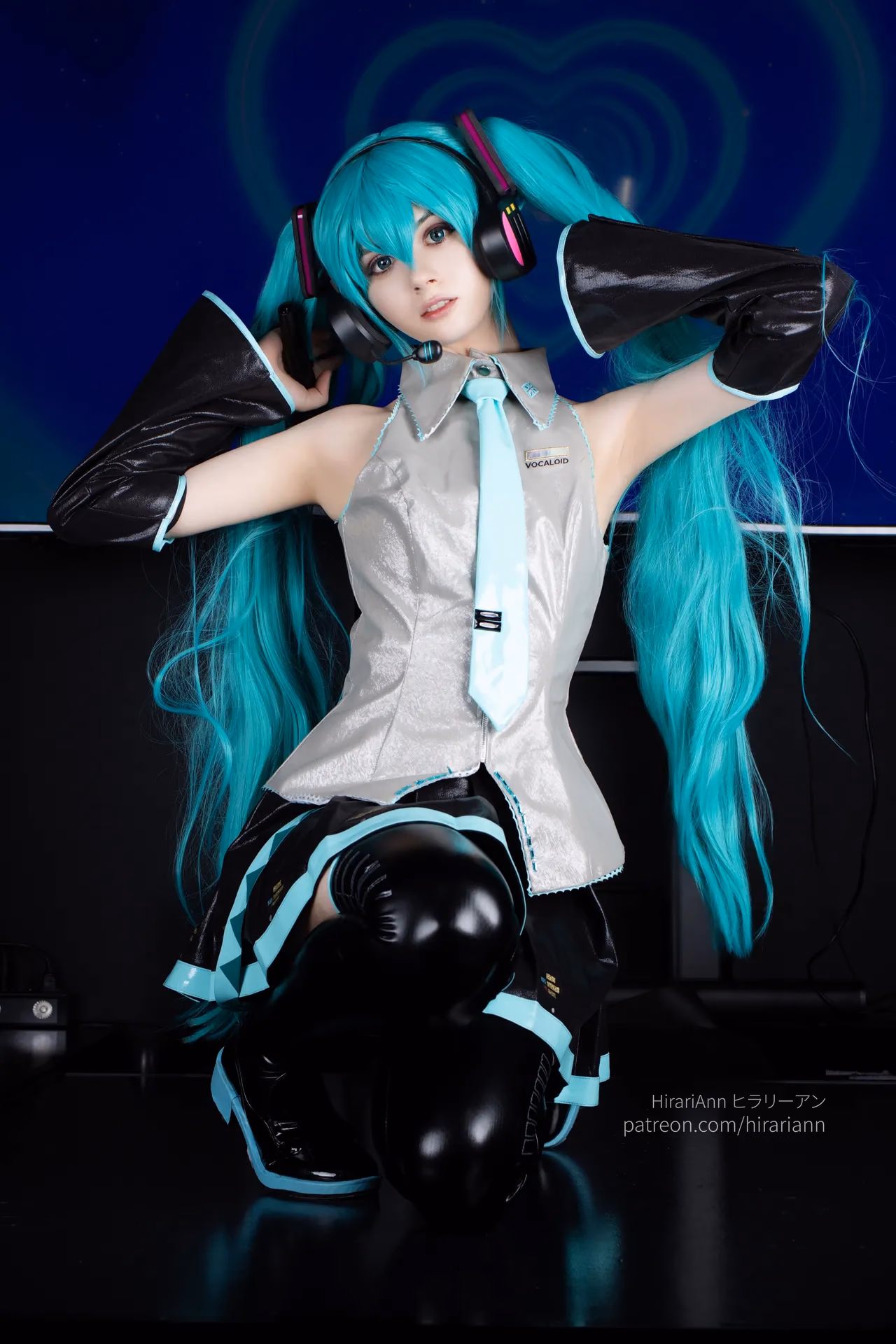 HirariAnn as Hatsune Miku — cosplay photo 26 of 115
