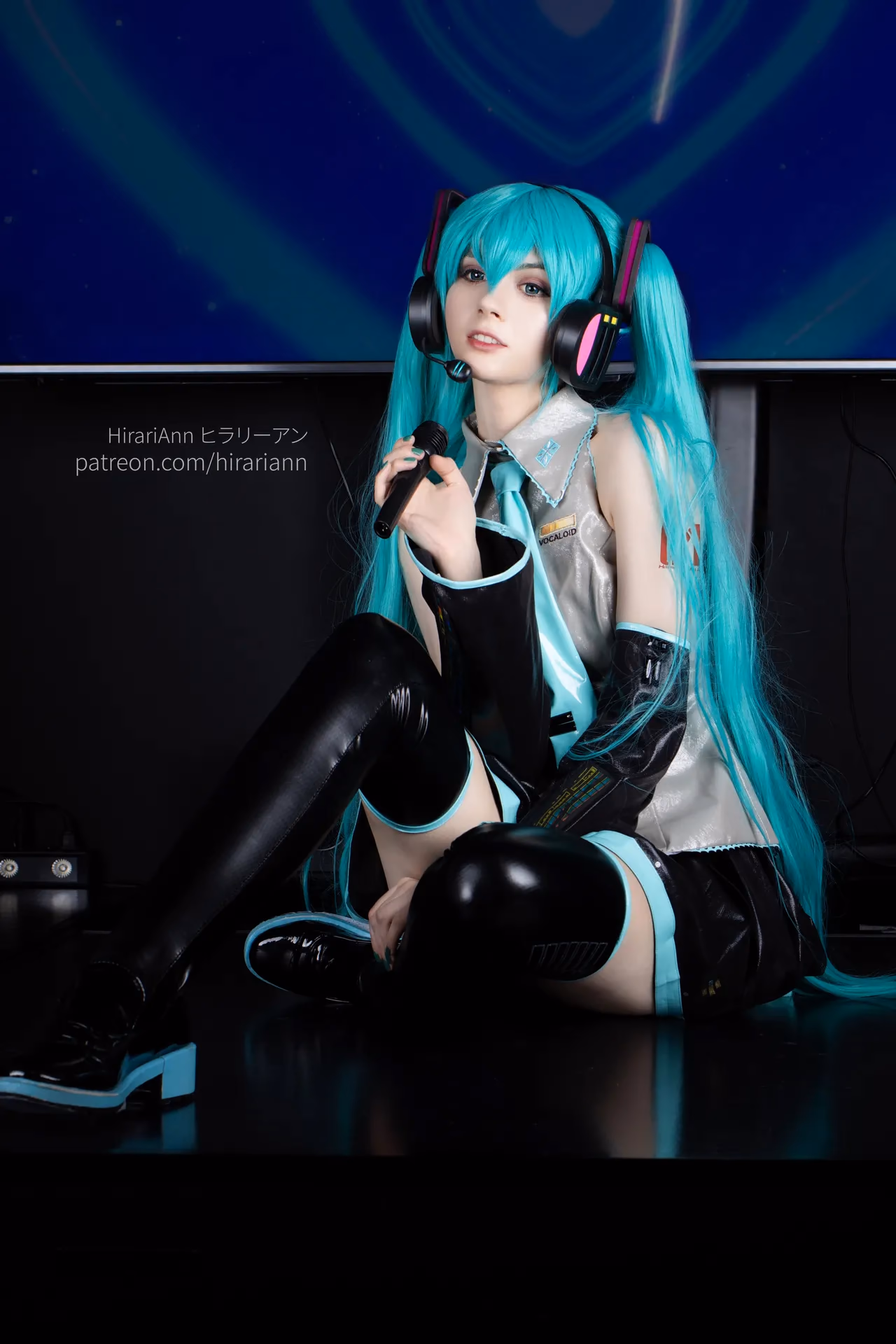 HirariAnn as Hatsune Miku — cosplay photo 28 of 115