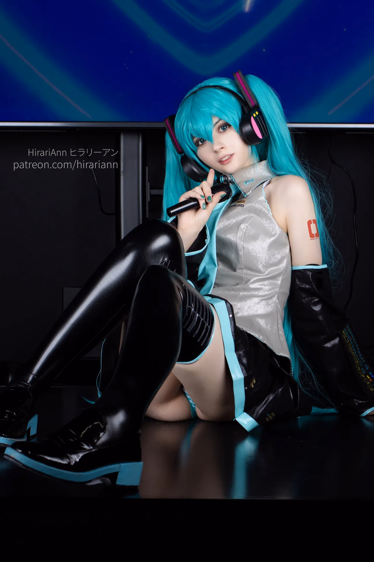 HirariAnn as Hatsune Miku — cosplay photo 29 of 115