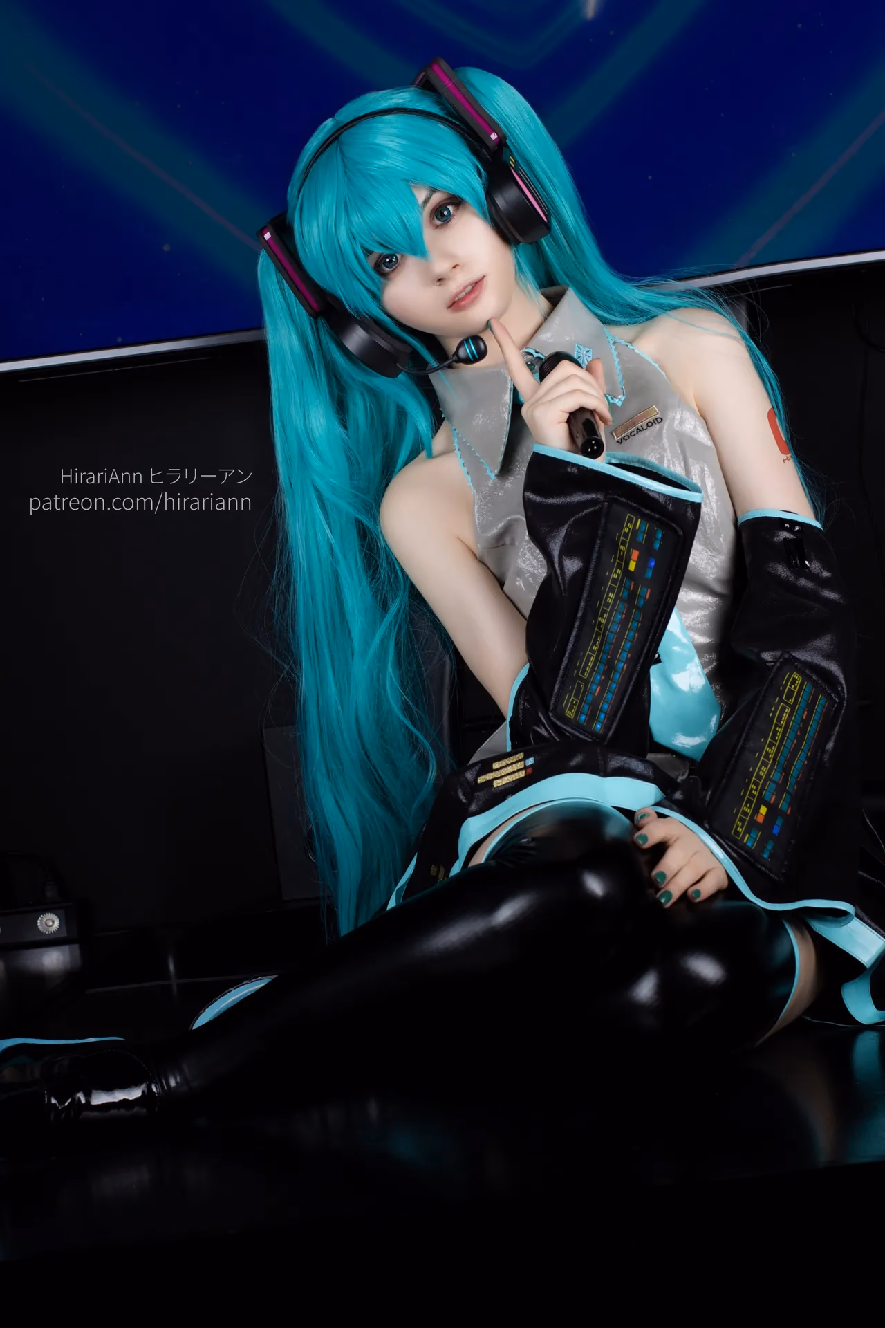 HirariAnn as Hatsune Miku — cosplay photo 30 of 115