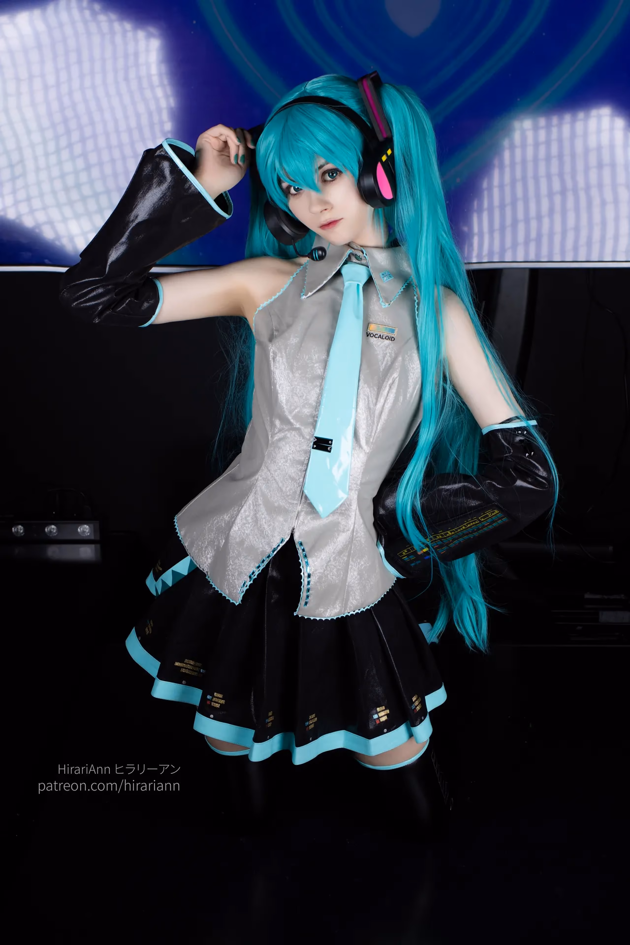 HirariAnn as Hatsune Miku — cosplay photo 32 of 115