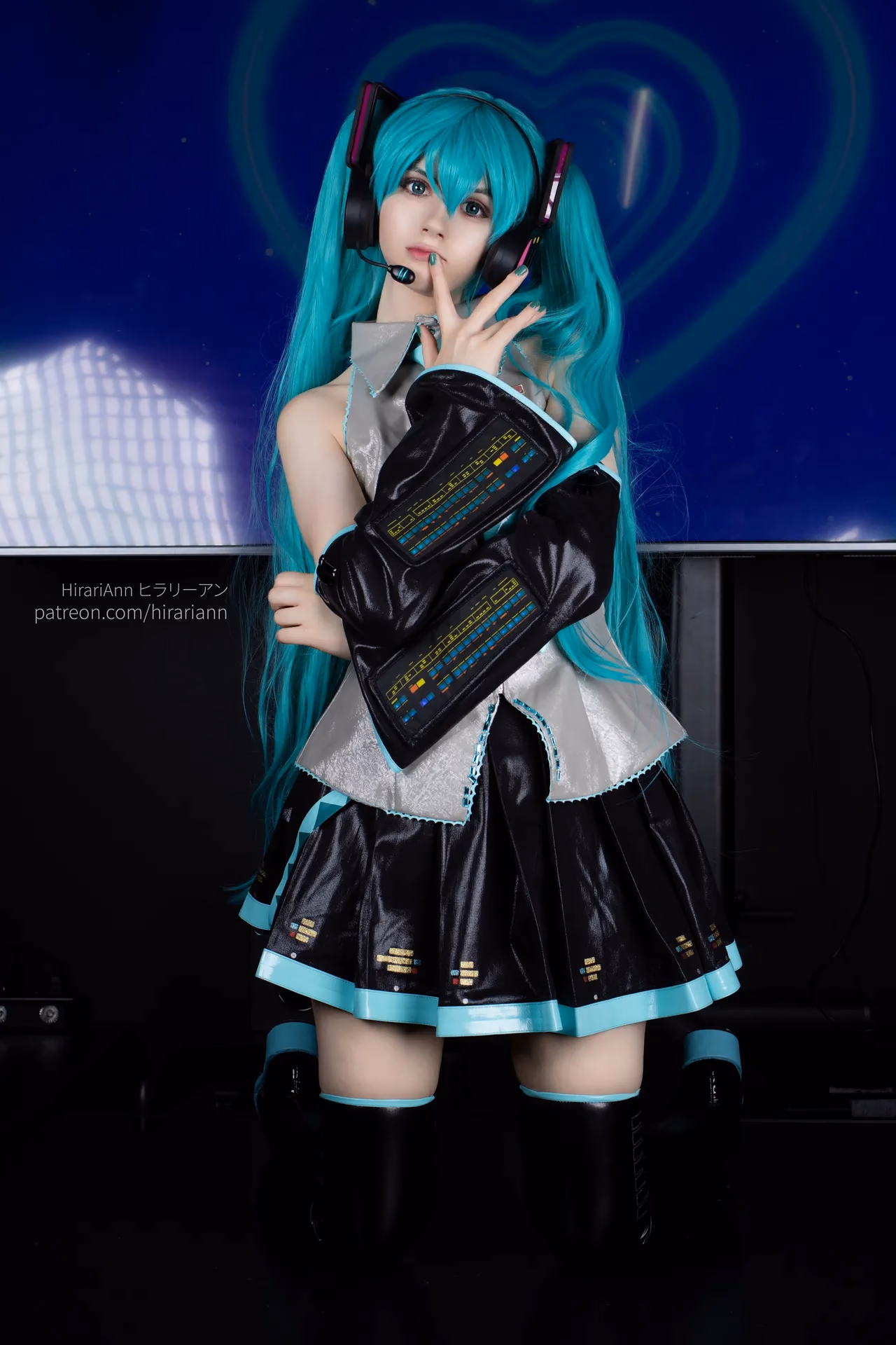 HirariAnn as Hatsune Miku — cosplay photo 33 of 115